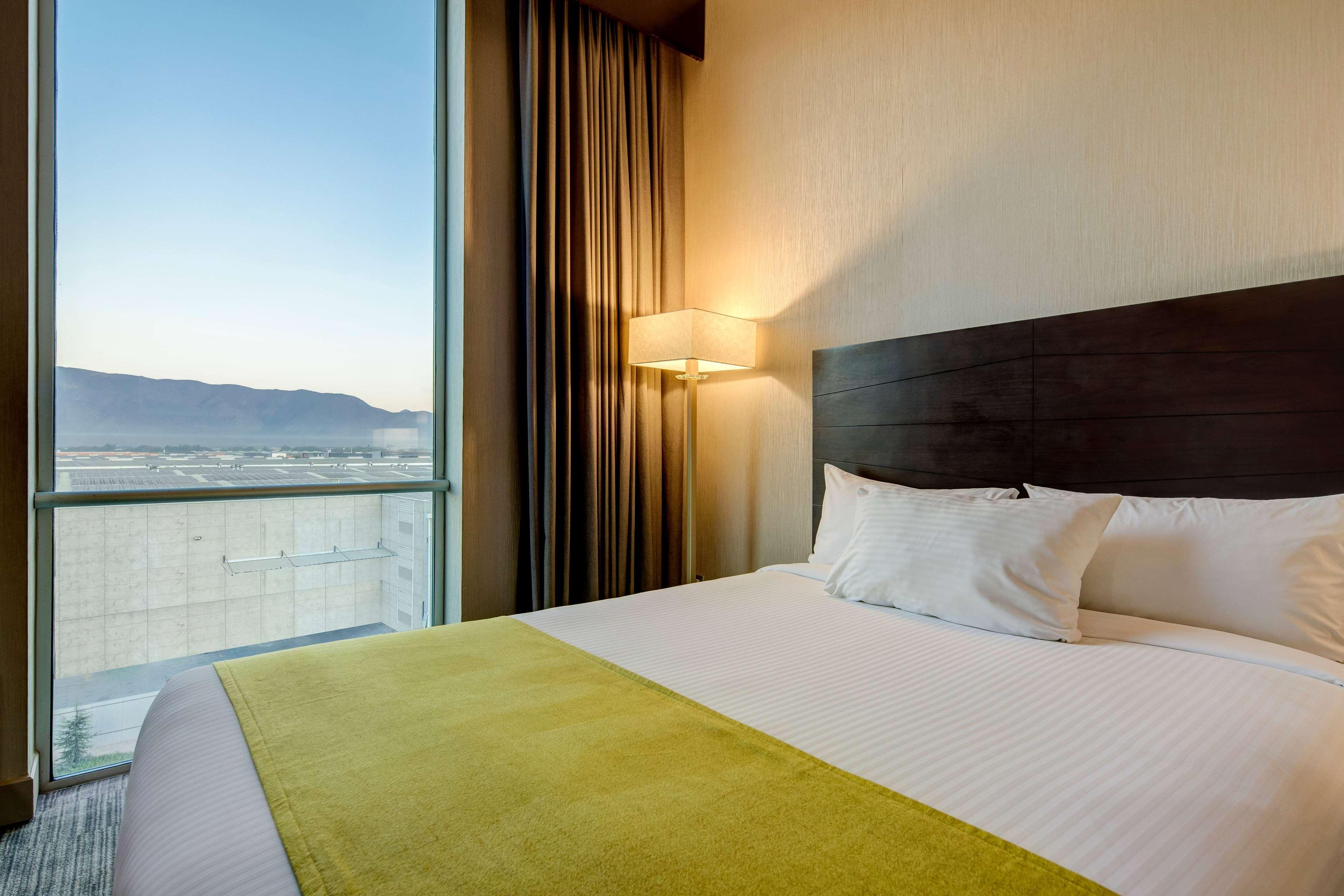 Double Executive Queen Bed