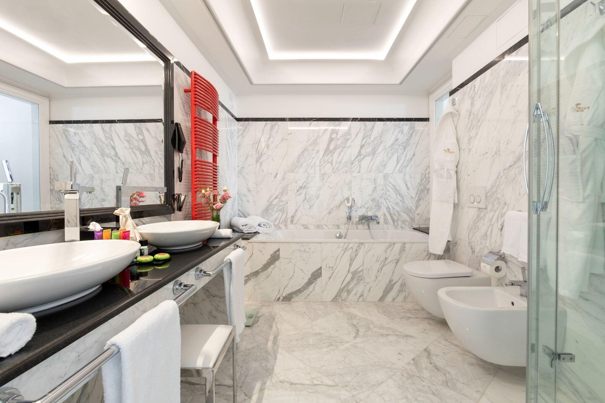 Junior Suite Sea View King Bed