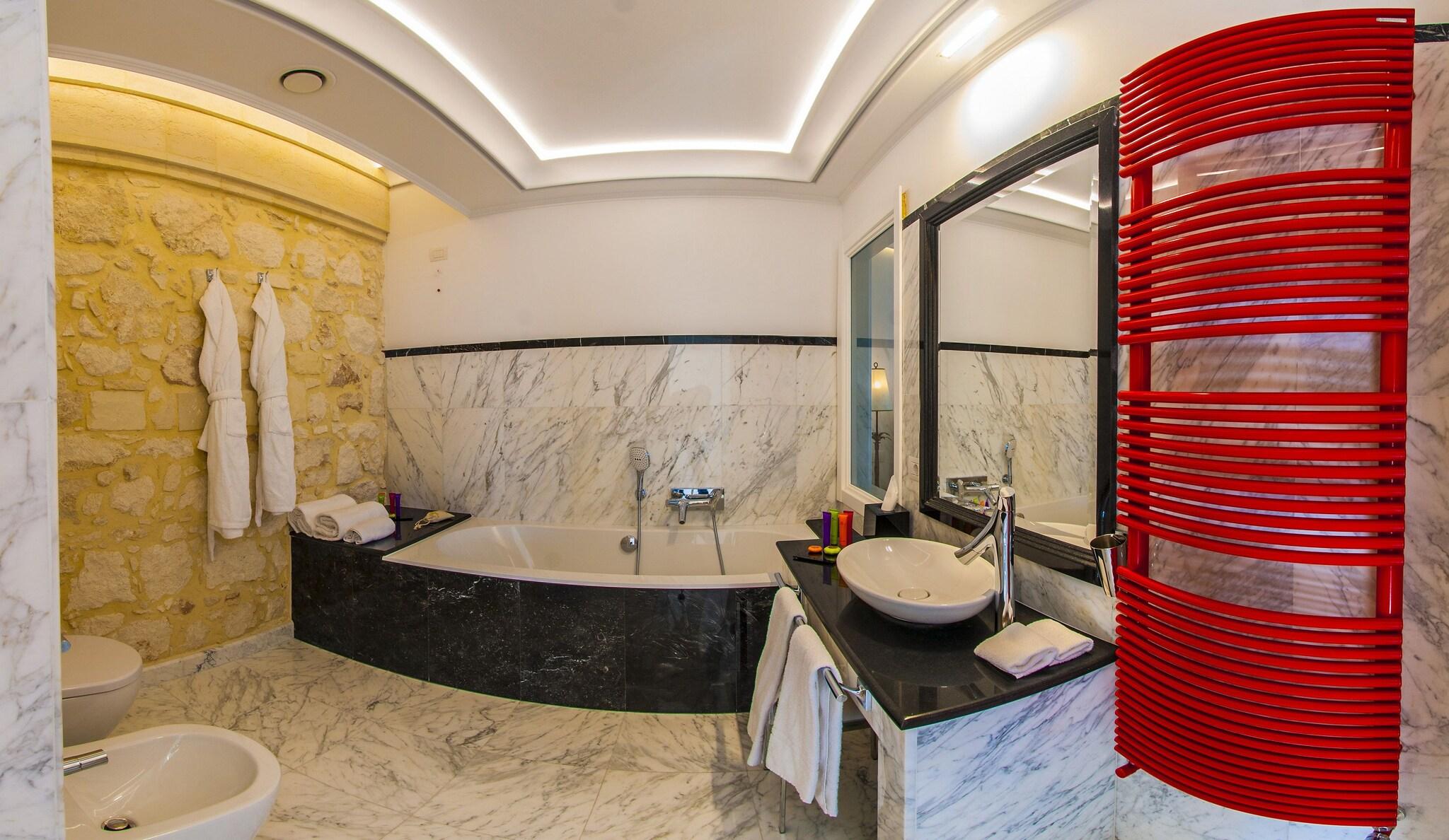 Junior Suite Sea View King Bed