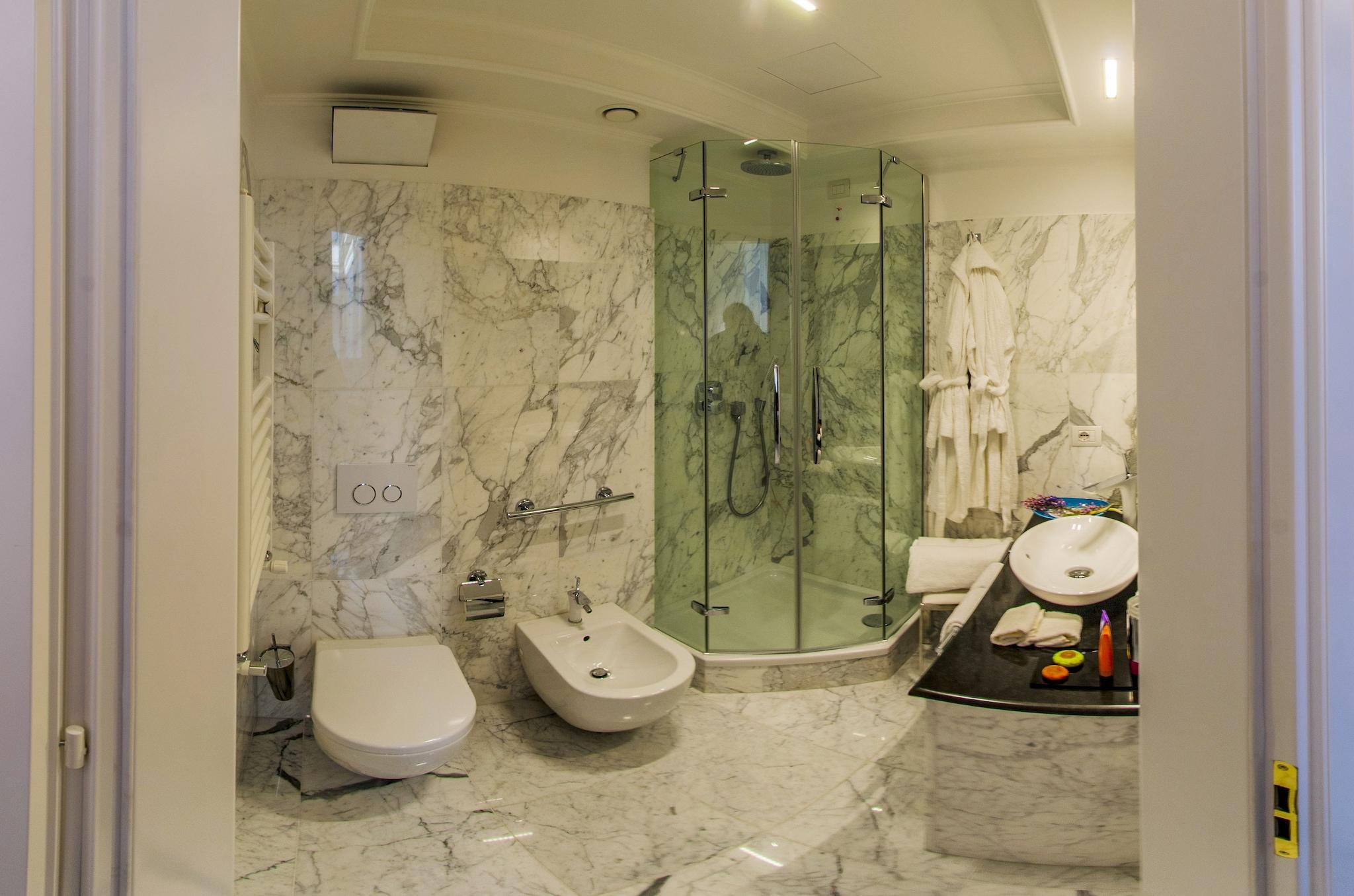 Junior Suite Sea View King Bed