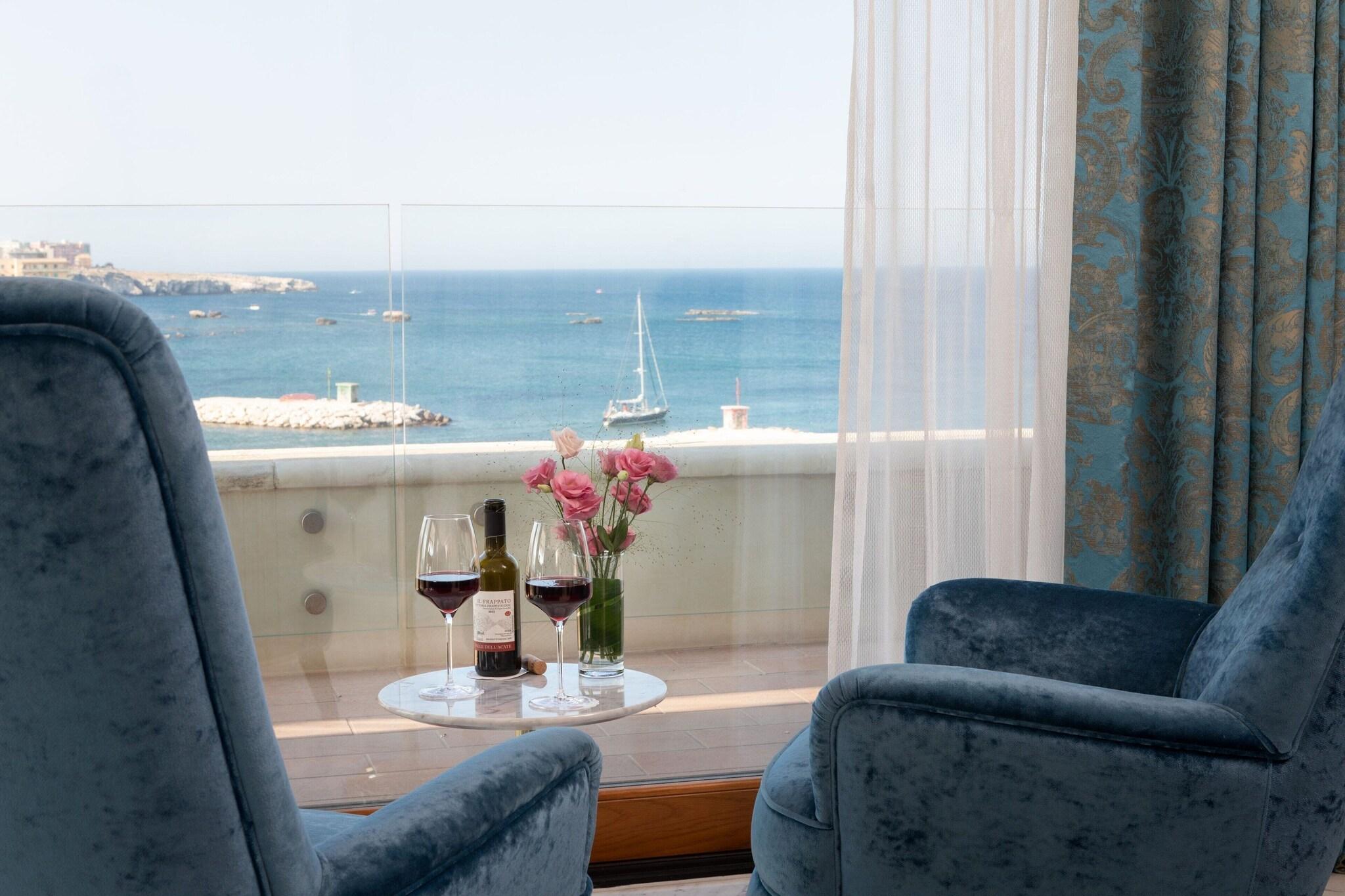 Junior Suite Sea View King Bed