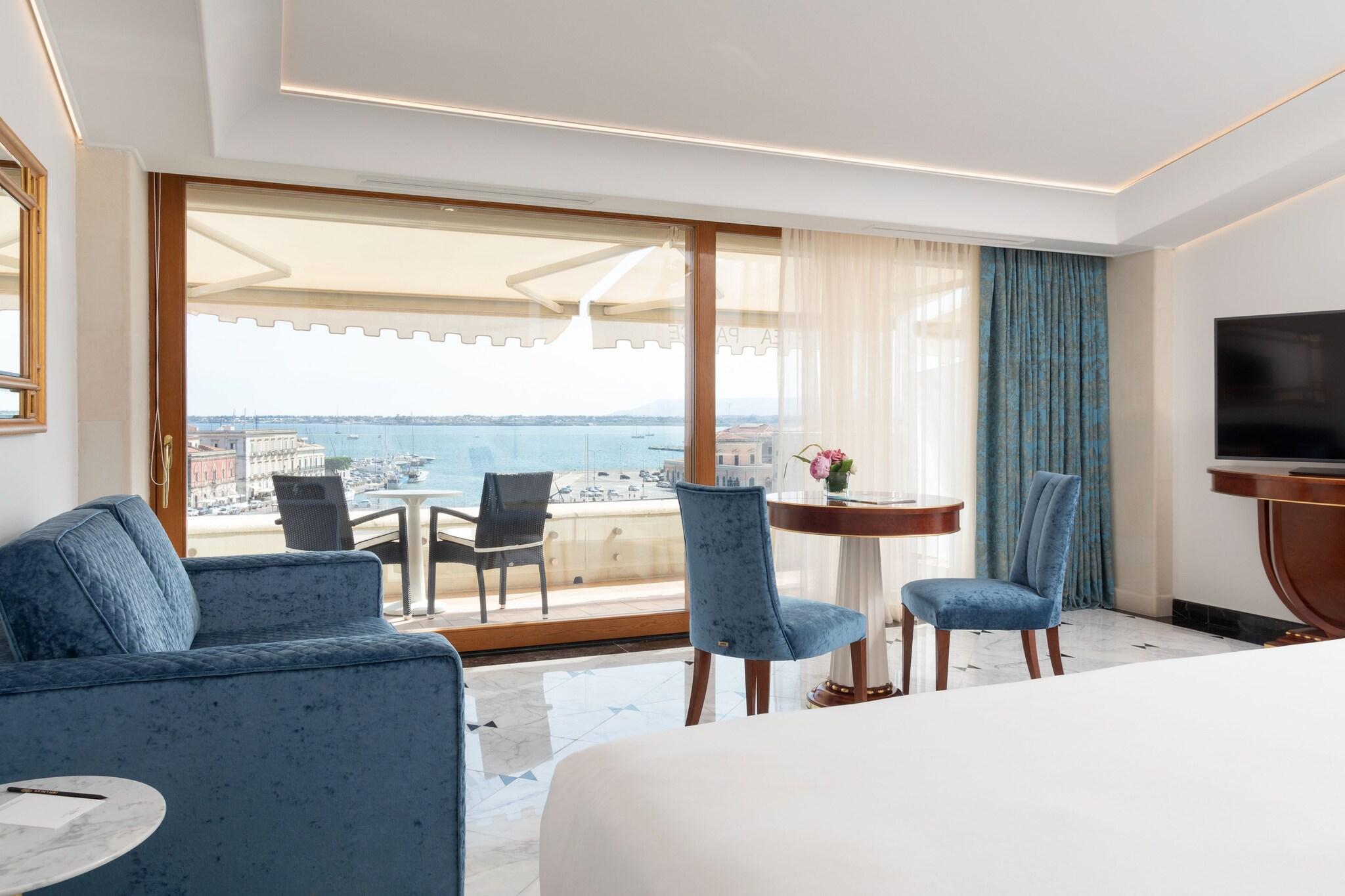 Junior Suite Sea View King Bed