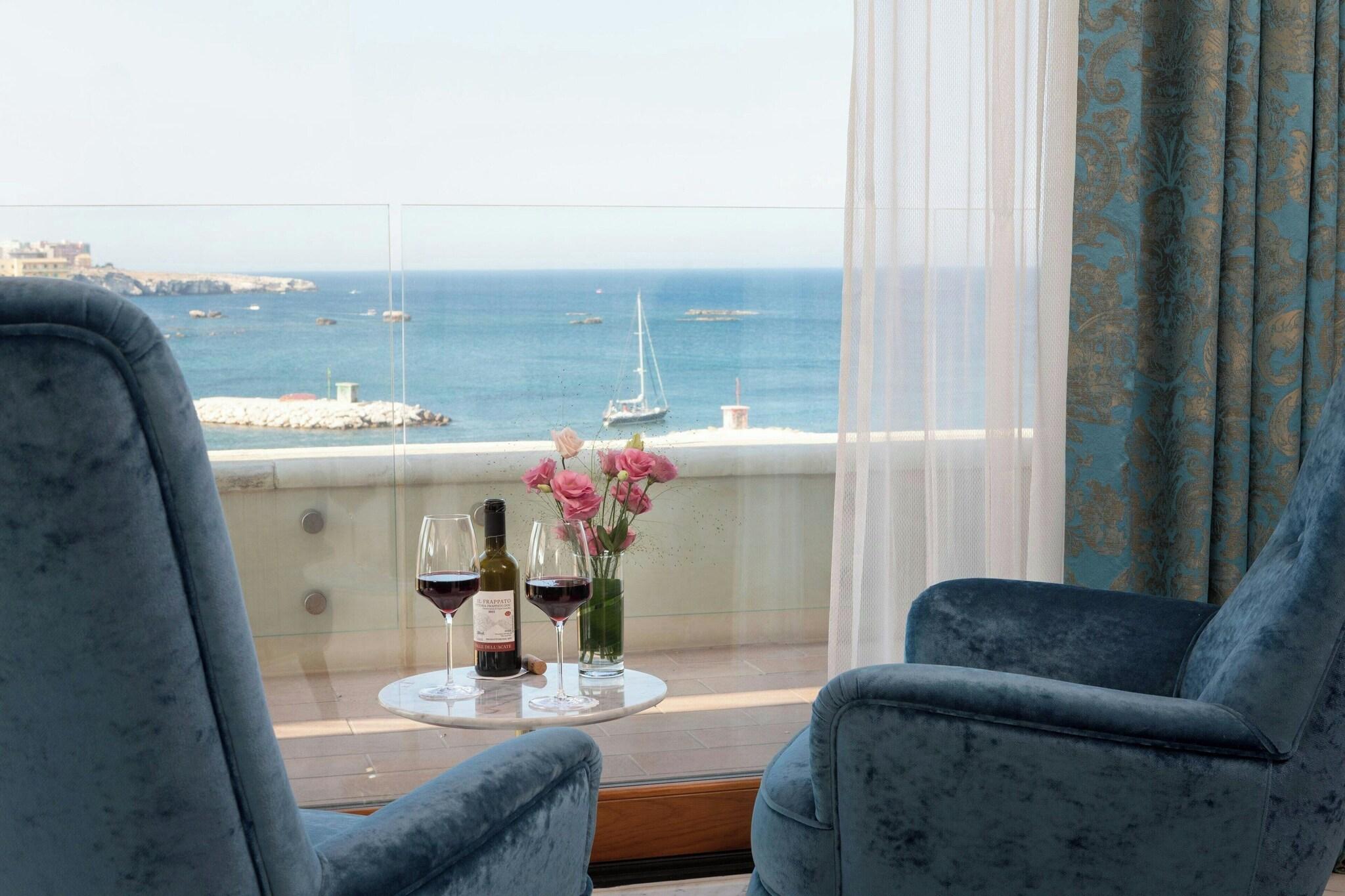 Junior Suite Sea View King Bed