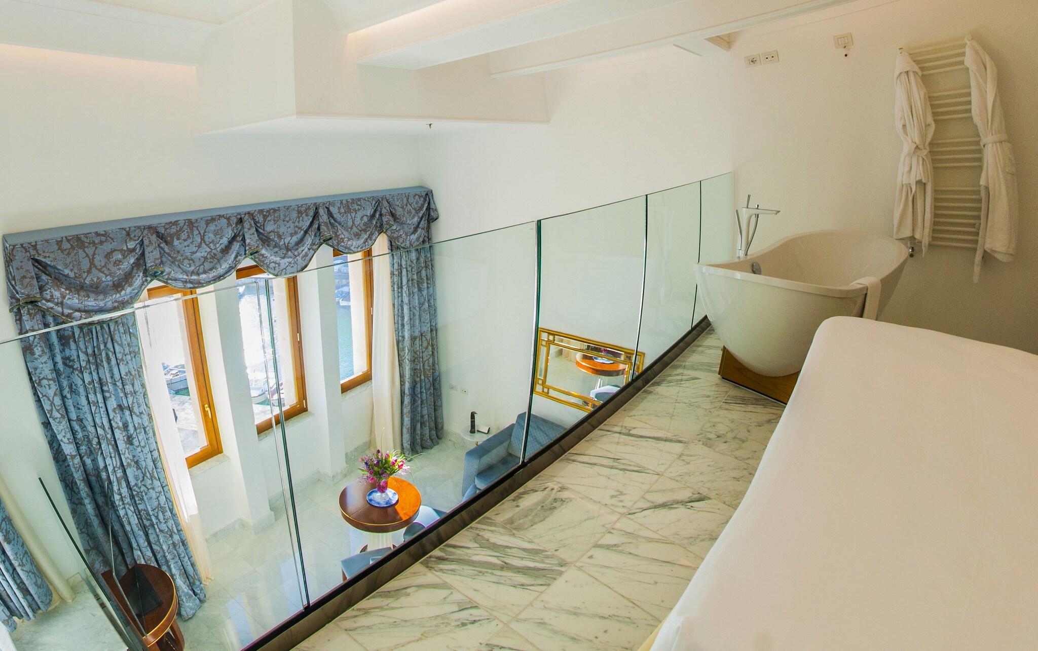 Suite Sea View King Bed