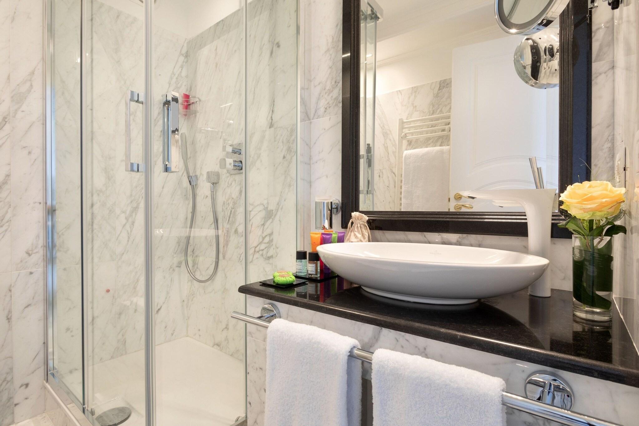 Suite Sea View King Bed