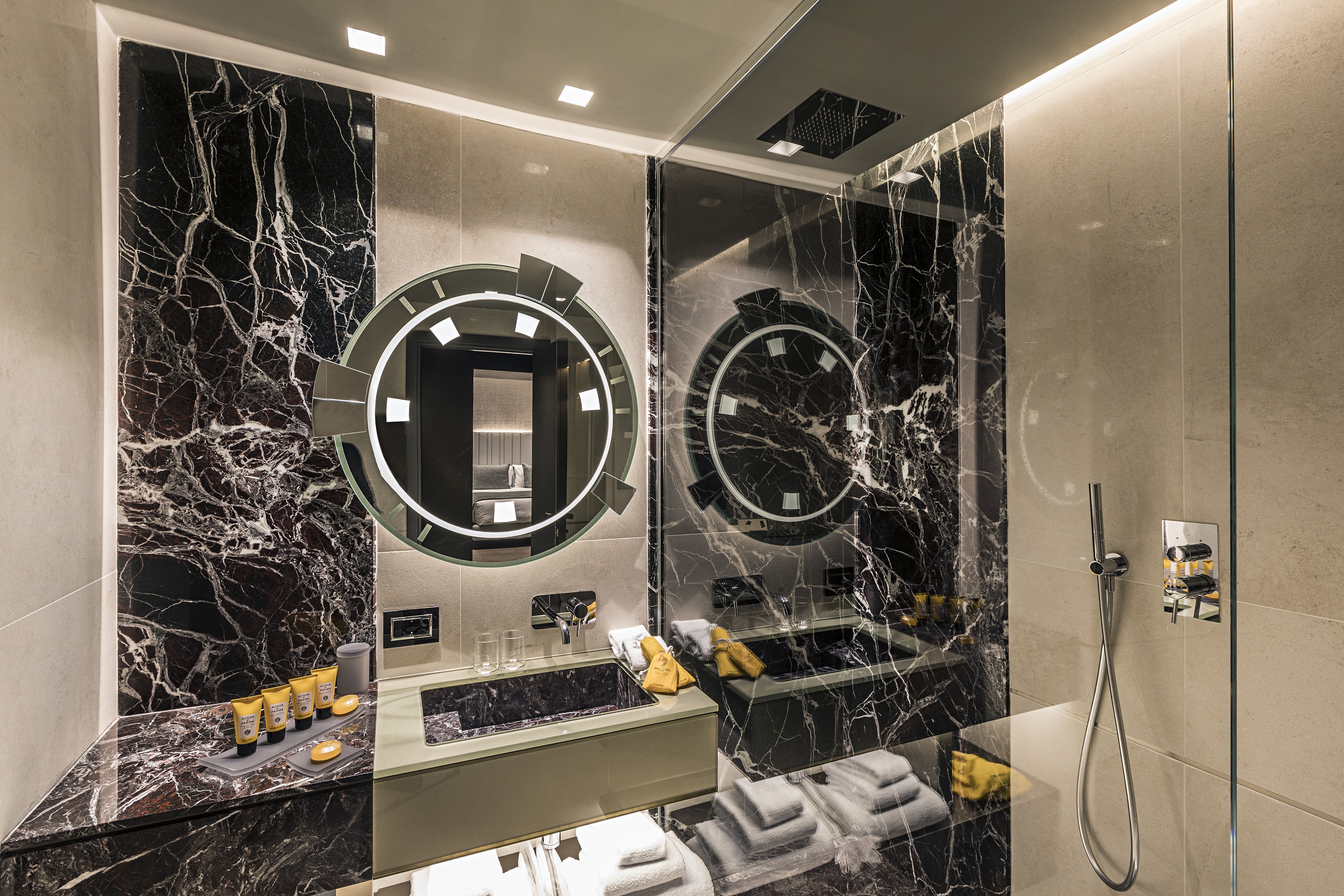 Junior Suite King Size Bed