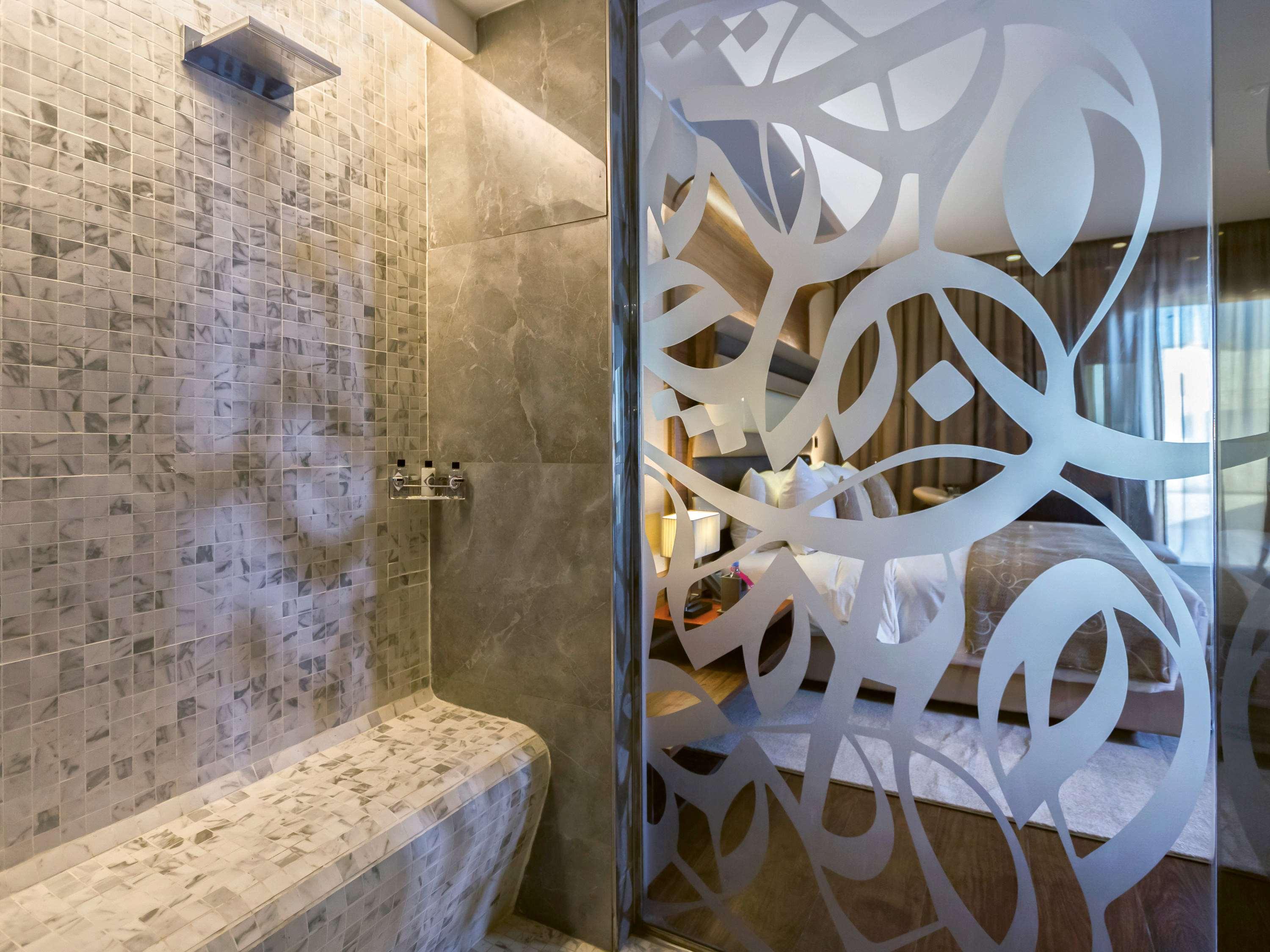 Suite Deluxe King Bed