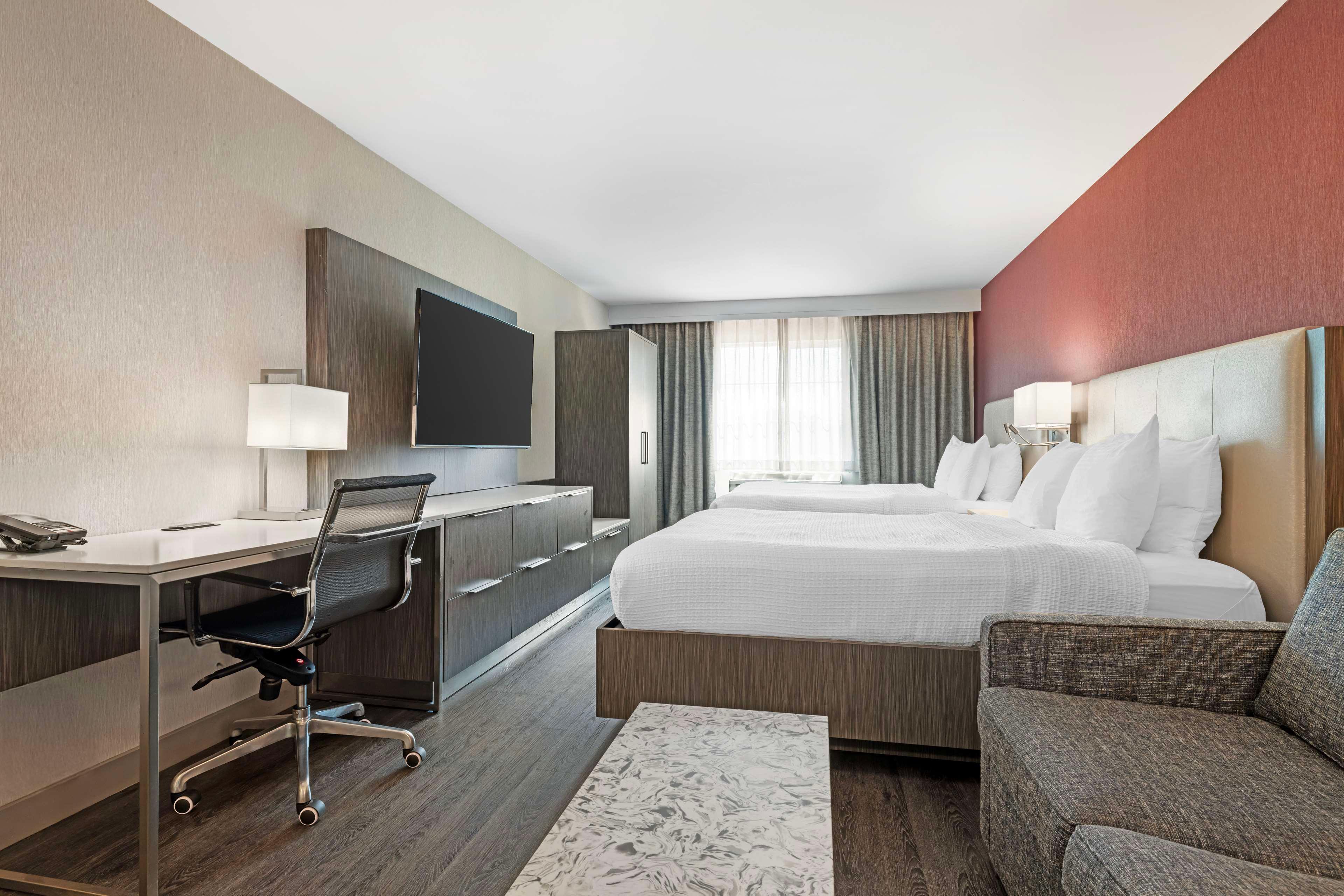 Suite Two Queen Beds