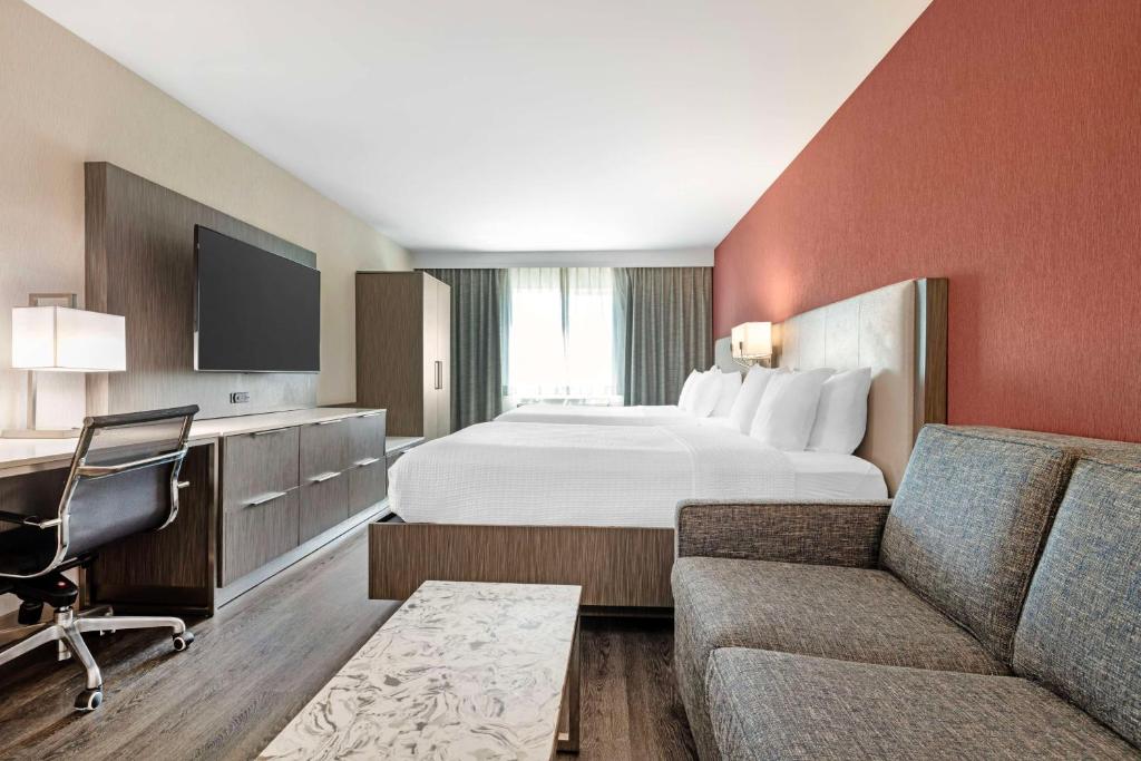 Suite Two Queen Beds Non Smoking