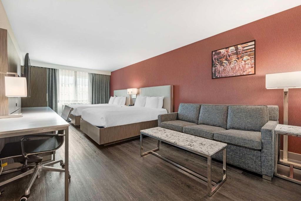 Suite Two Queen Beds Non Smoking