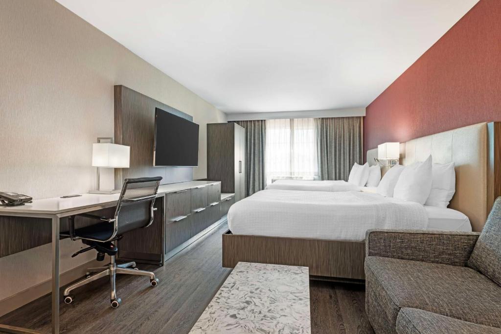 Suite Two Queen Beds Non Smoking