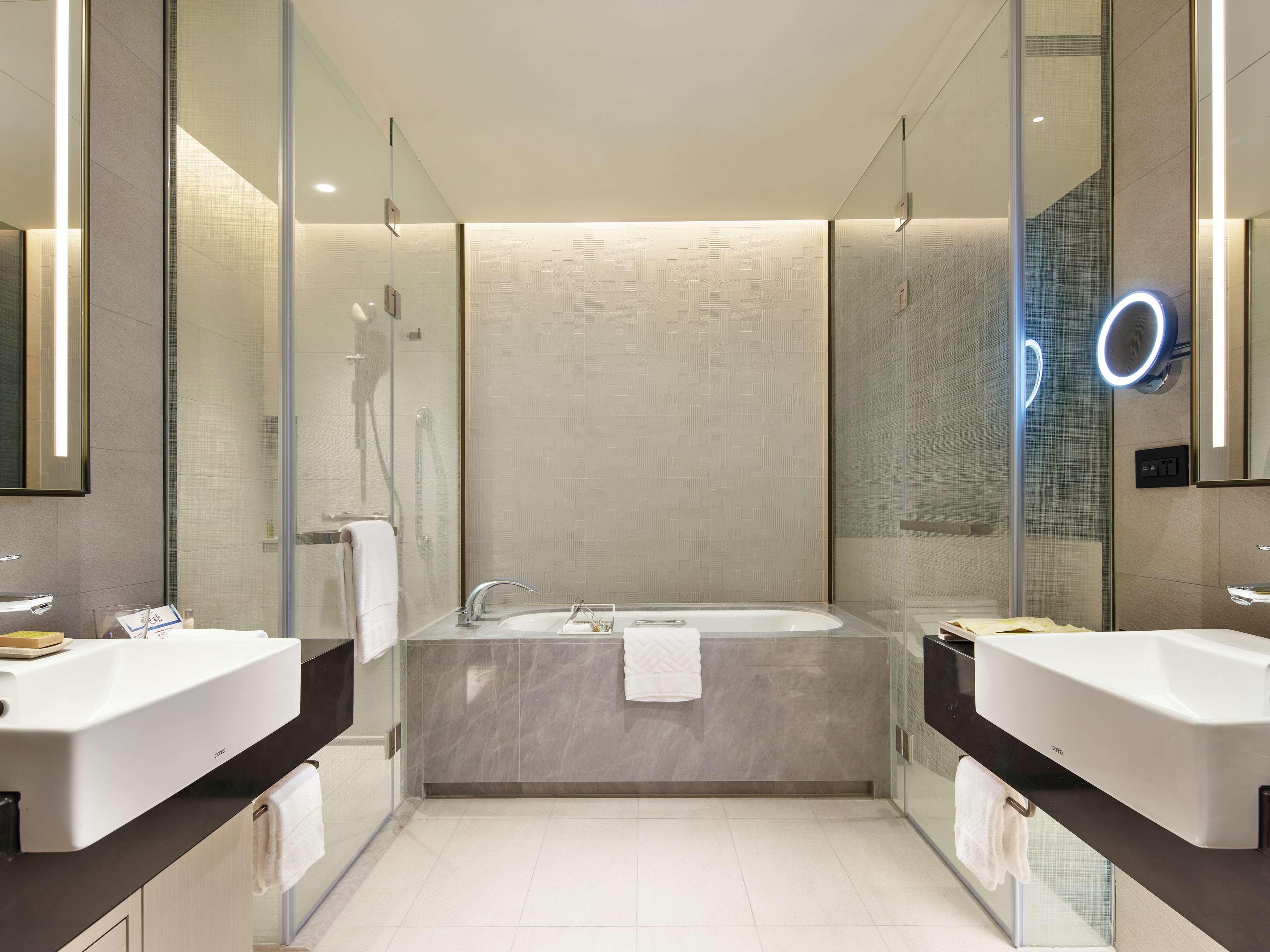 Double Executive King Bed