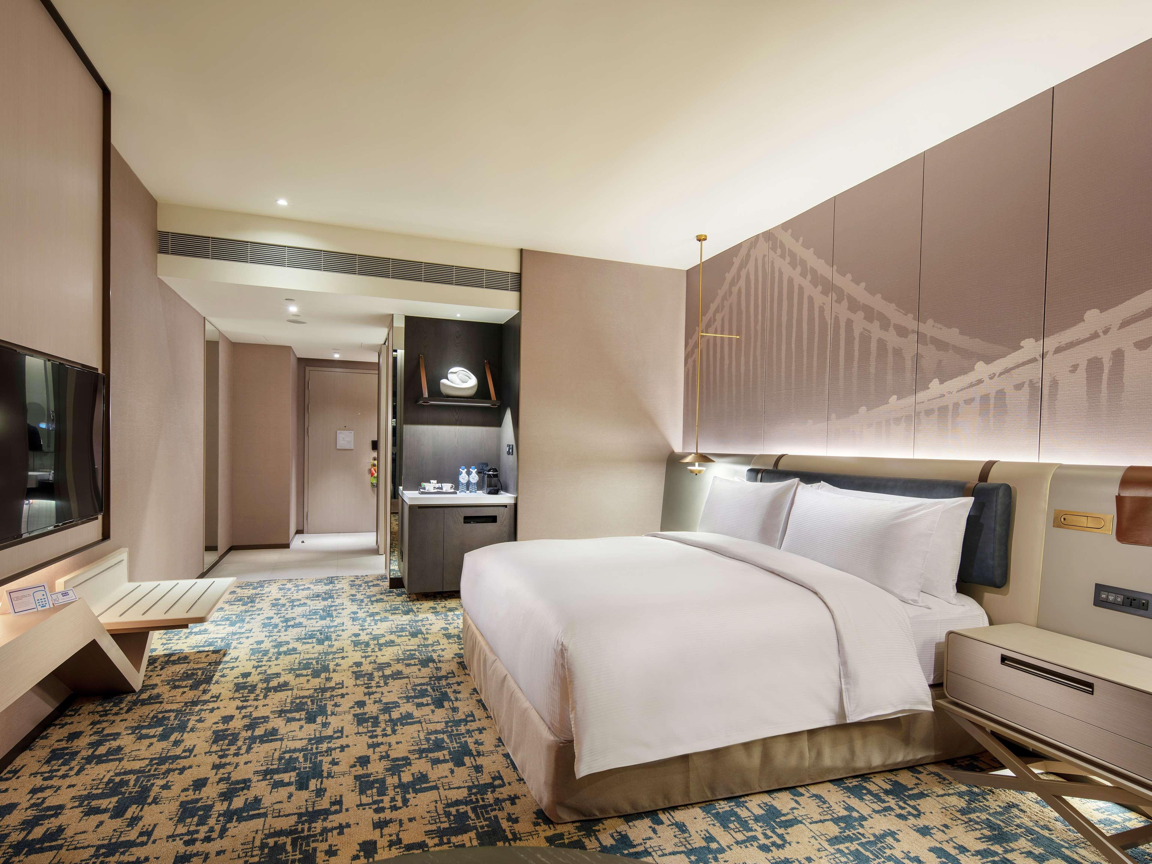 Room Guest Room King Bed