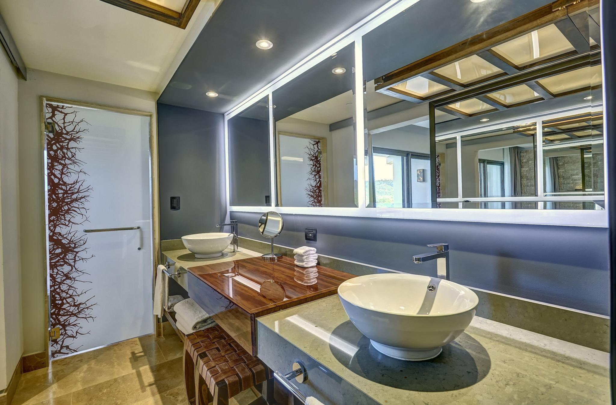 Junior Suite Ocean View Two Queen Beds