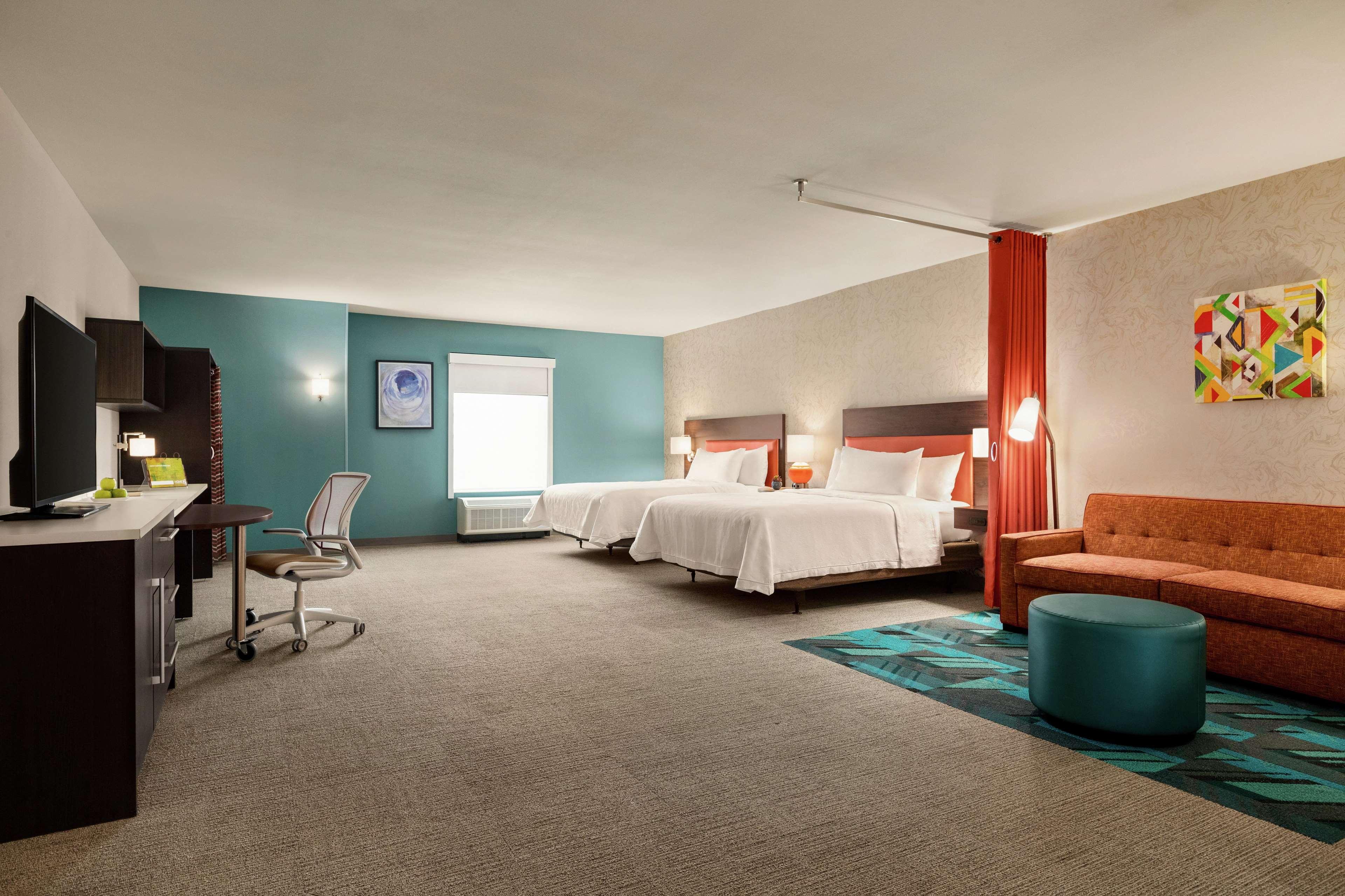 Studio Two Queen Beds