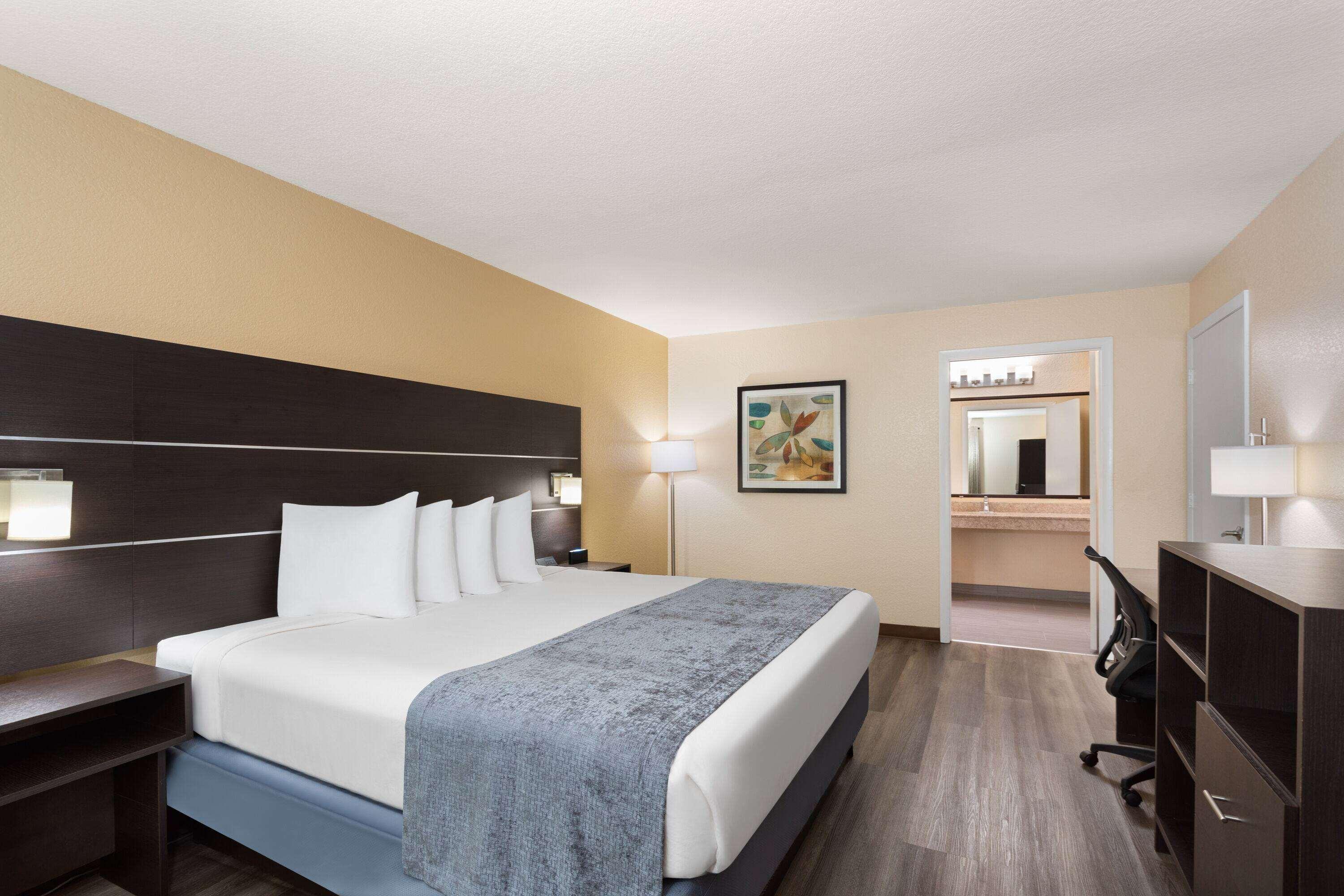 Suite Deluxe King Bed