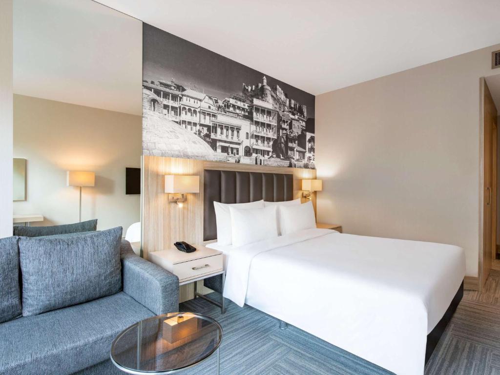 Double Accessible Superior