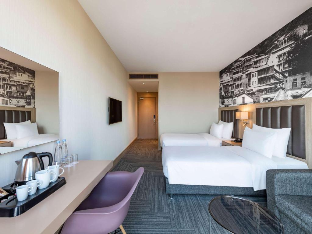 Double Accessible Superior