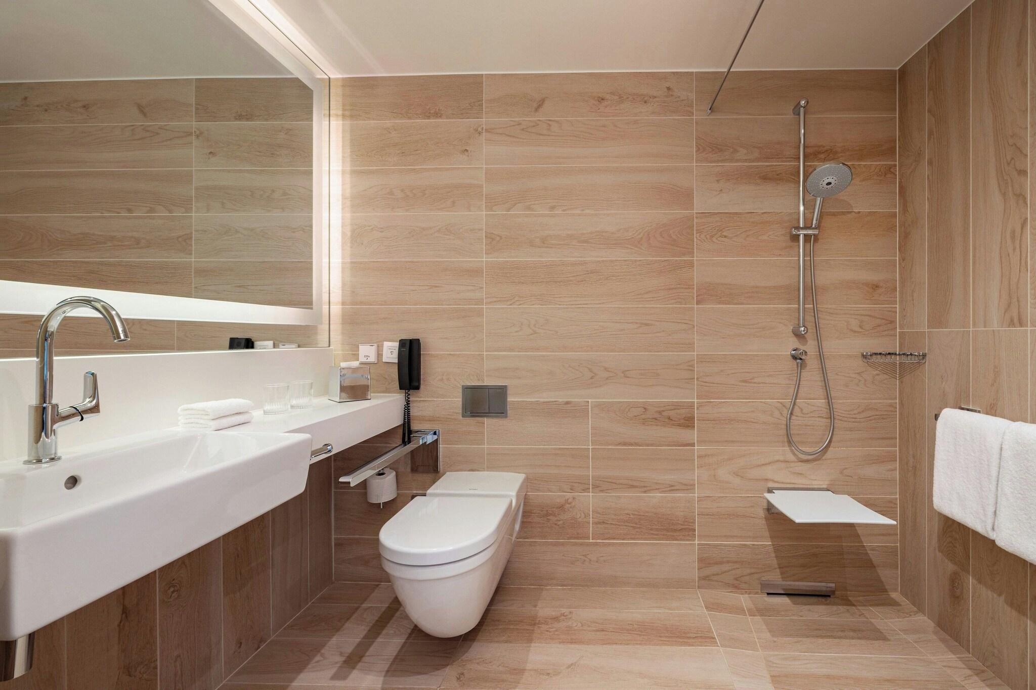 Double Deluxe Queen Bed