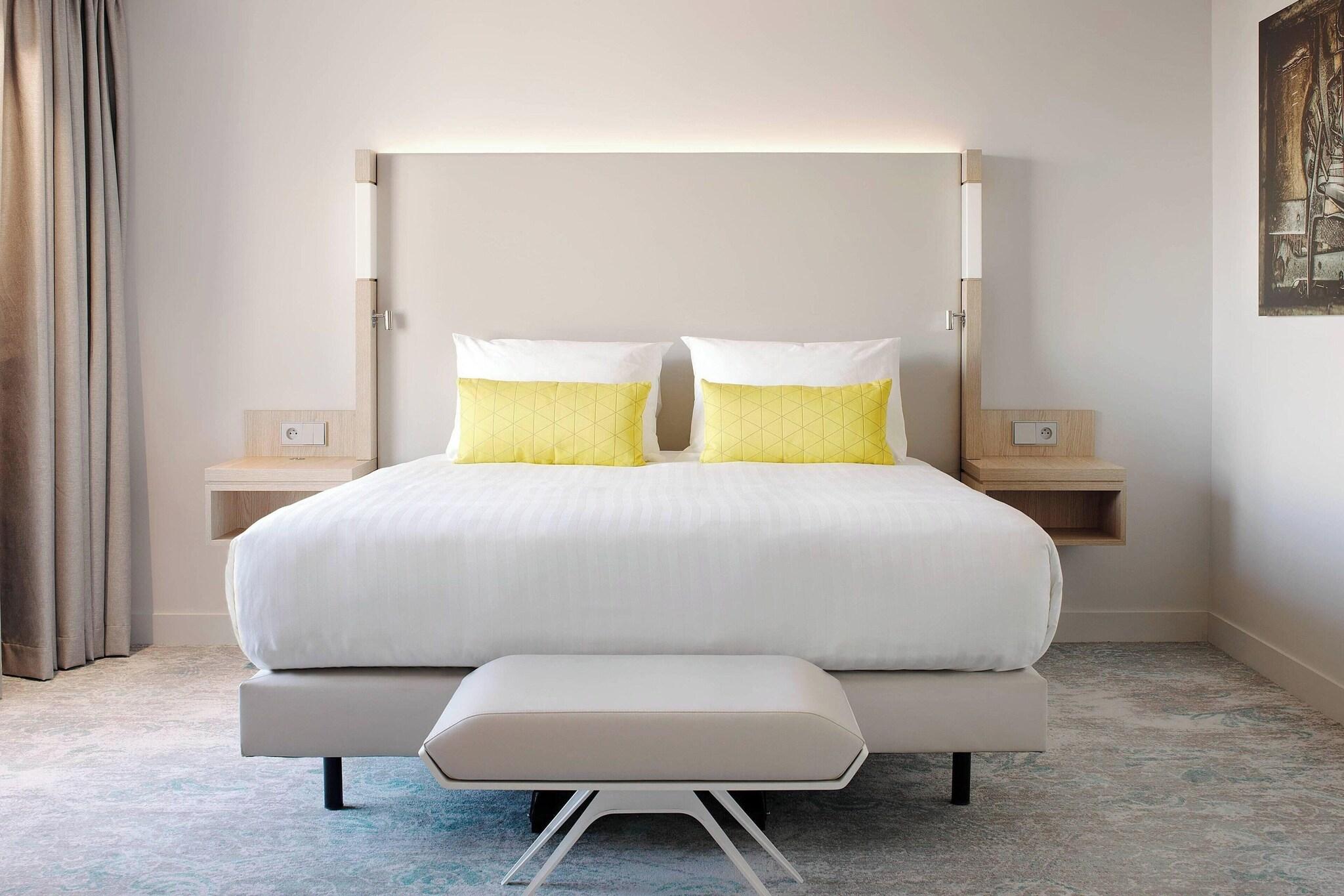 Double Deluxe Queen Bed