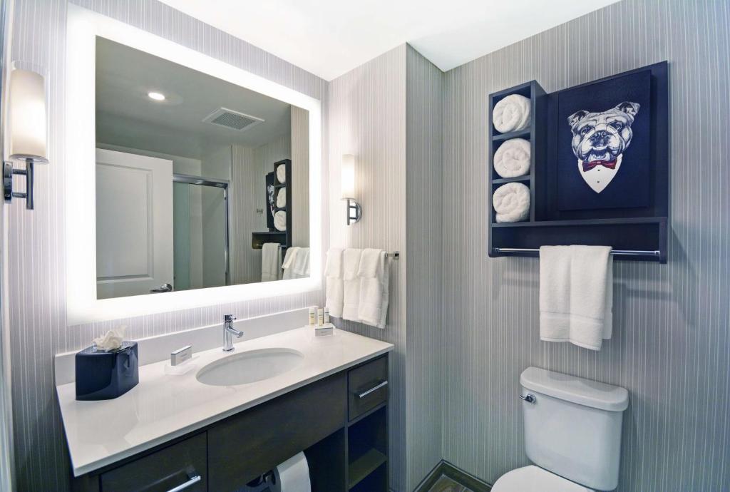 Suite Two Queen Beds One Bedroom