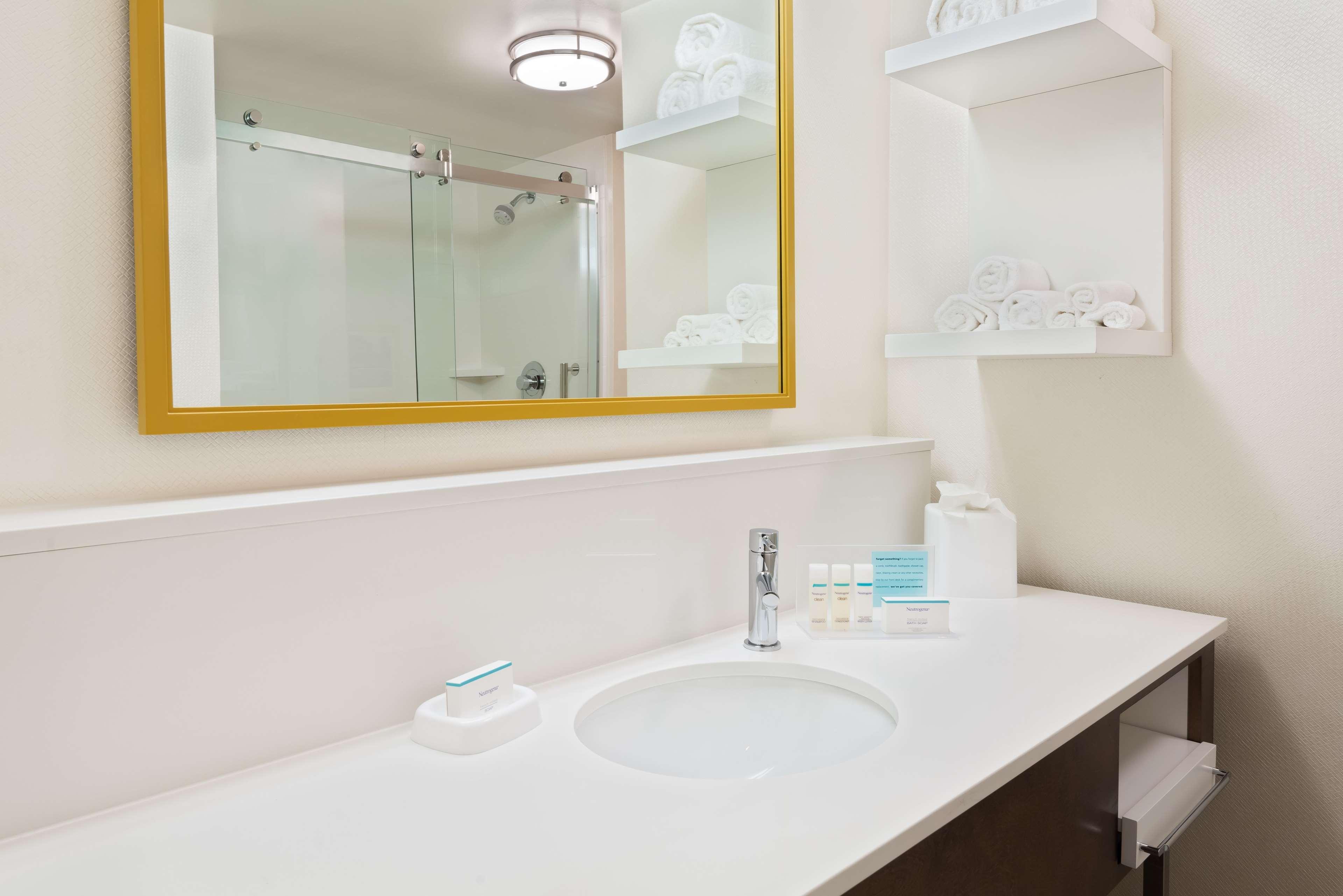 Suite City View King Bed