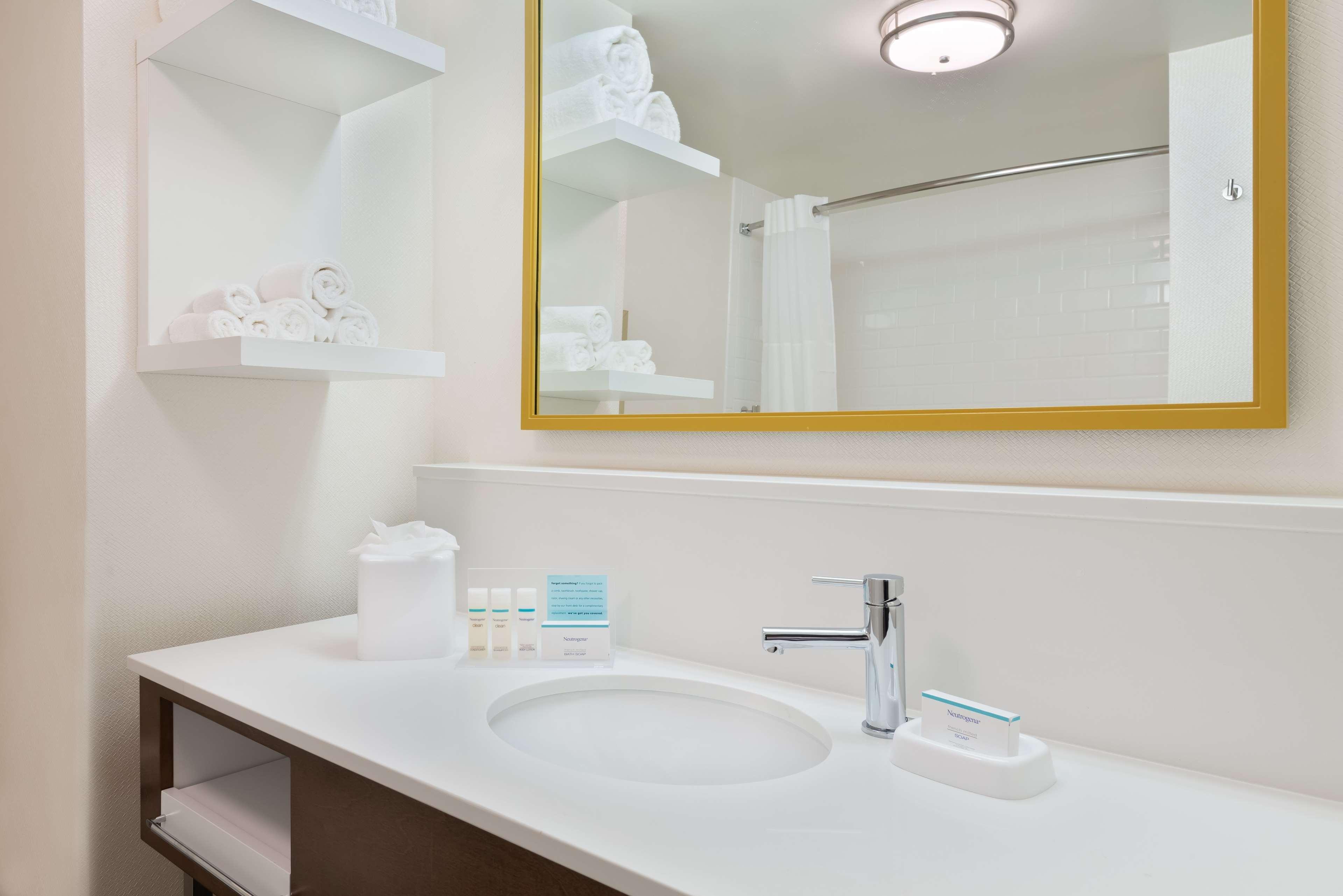 Suite City View King Bed