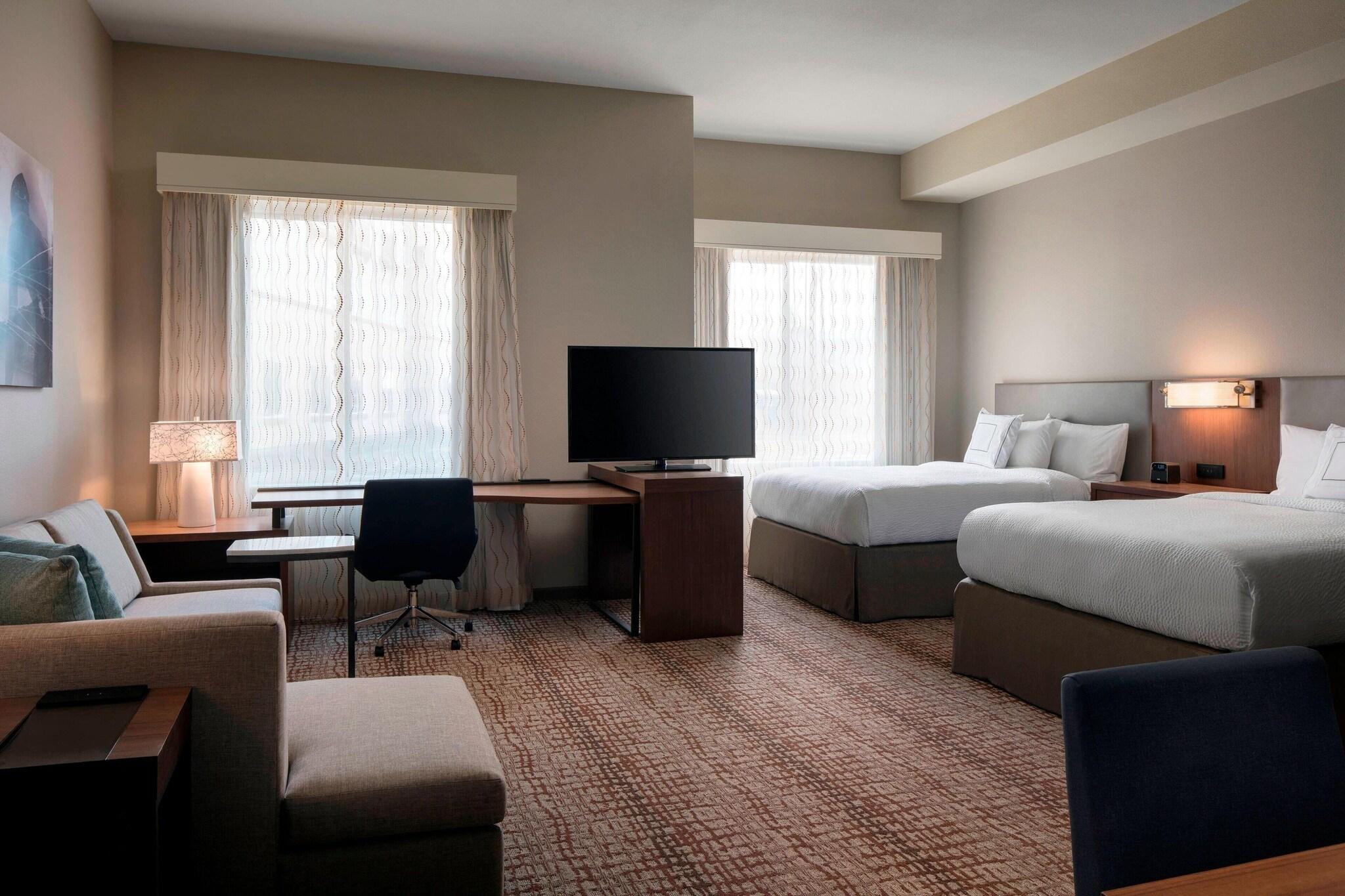 Studio Two Queen Beds