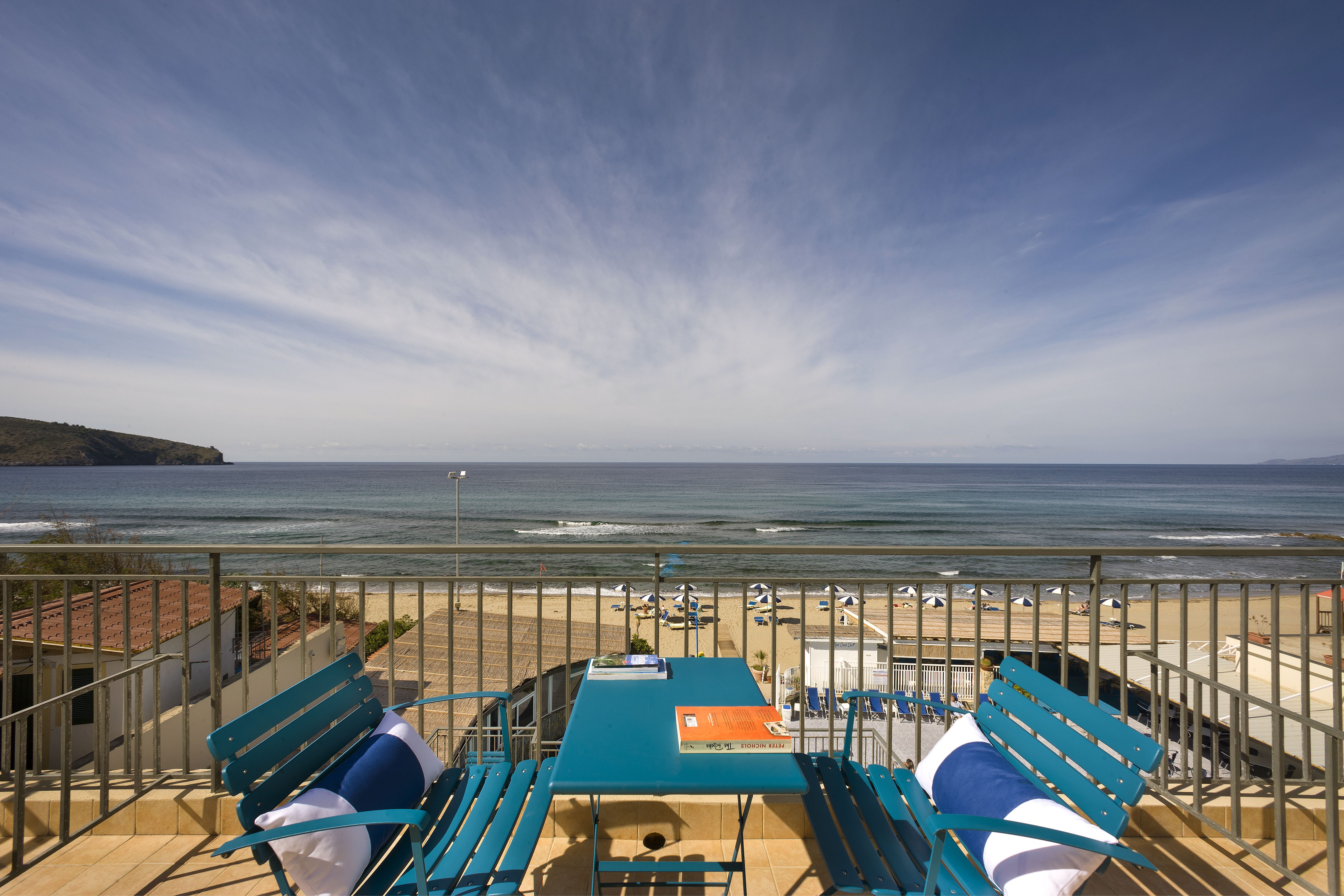 Quadruple Four Bedrooms One Bathroom