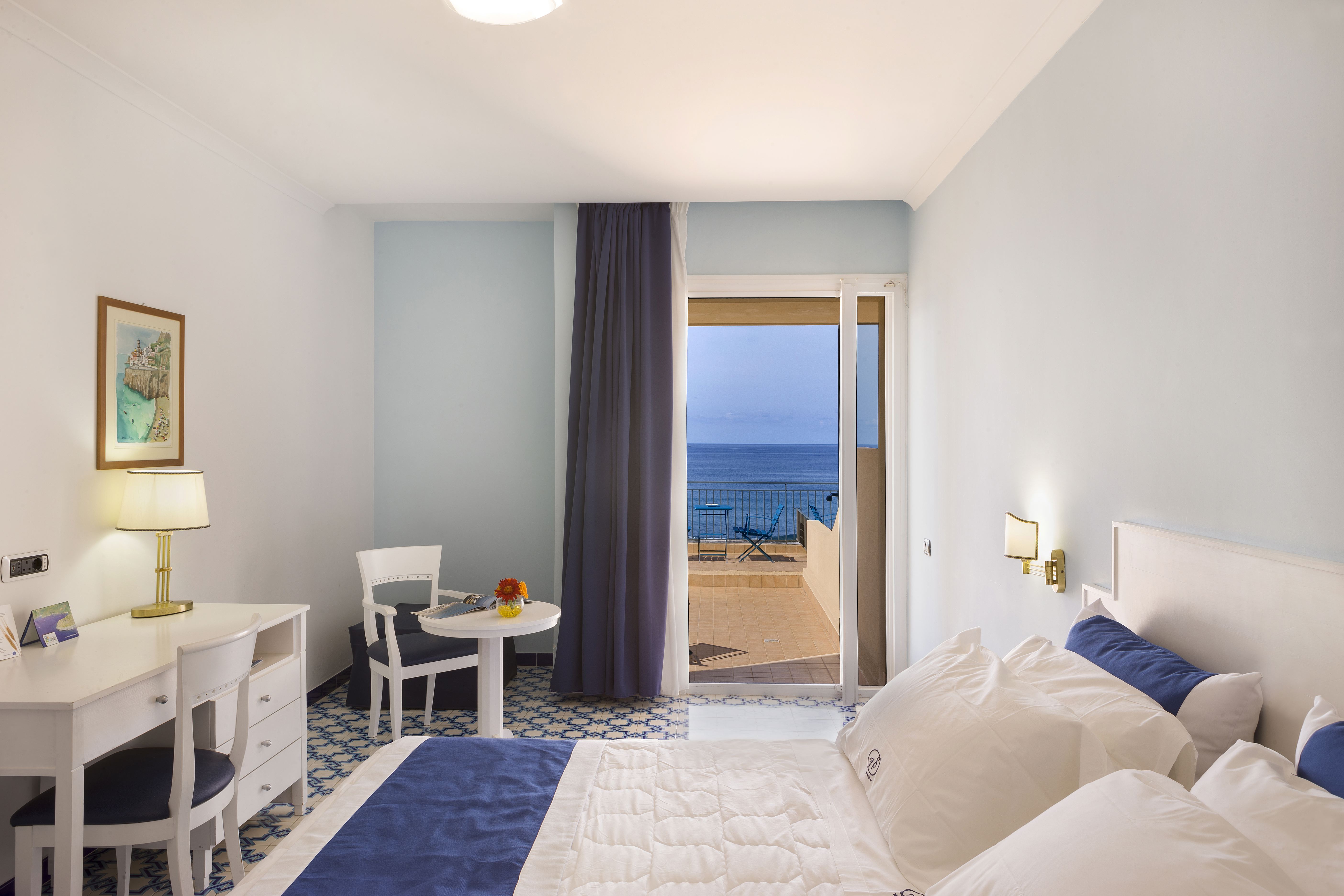 Quadruple Four Bedrooms One Bathroom