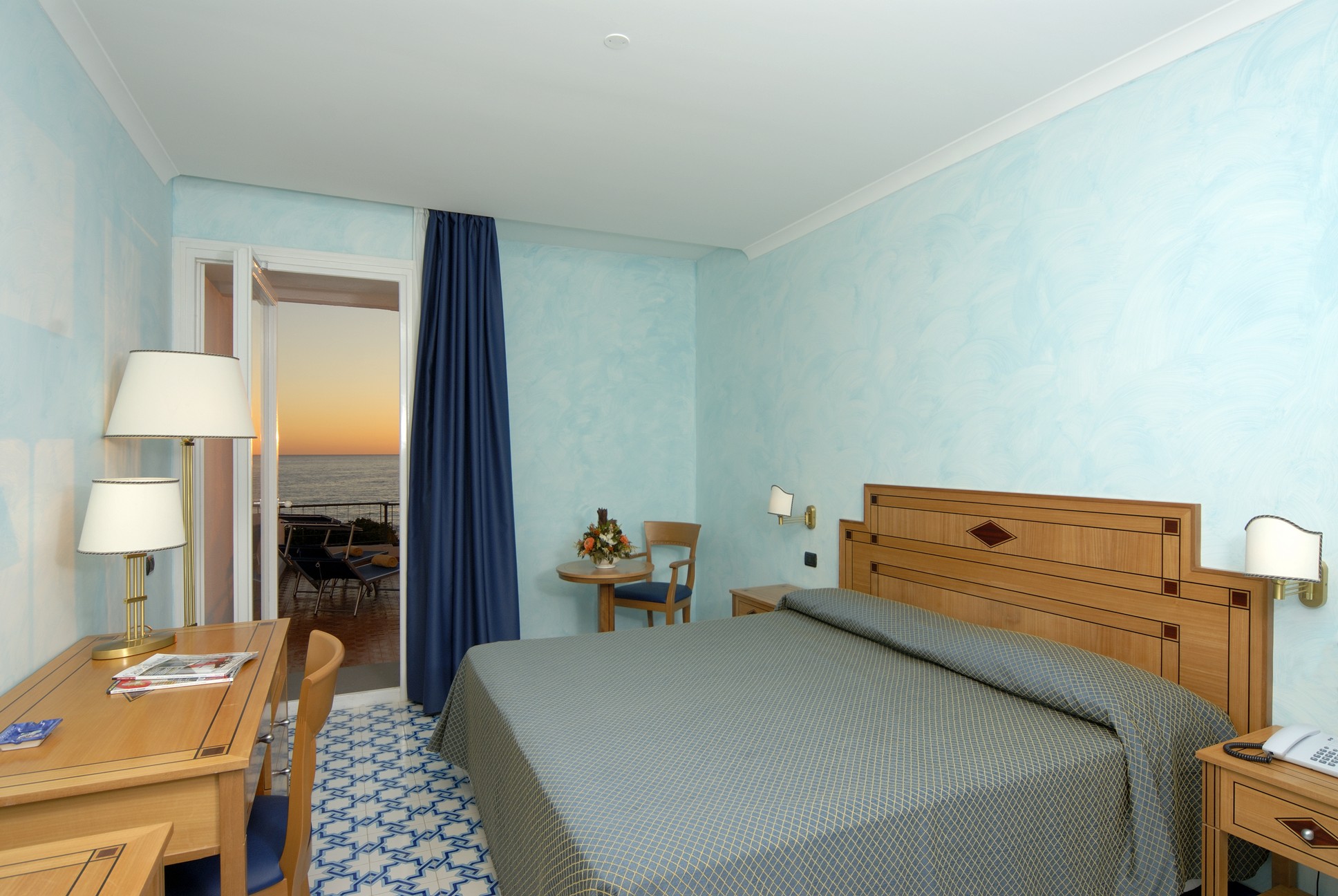 Double Superior Sea Front