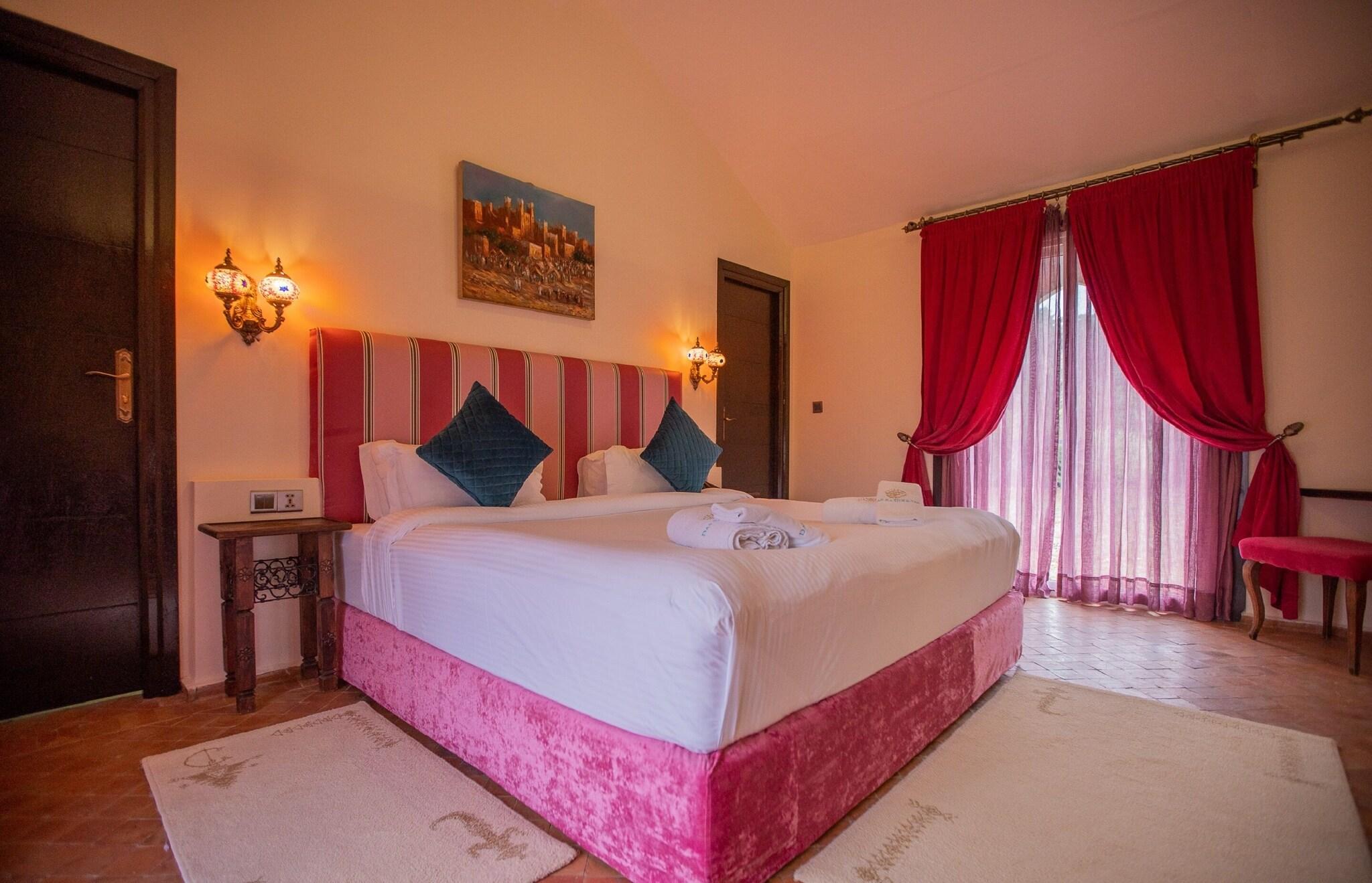 Bungalow King Size Bed