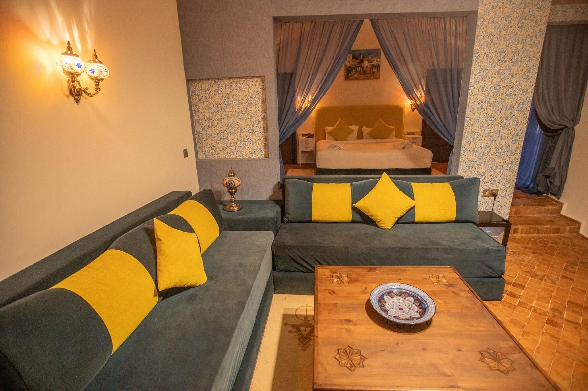 Bungalow King Size Bed