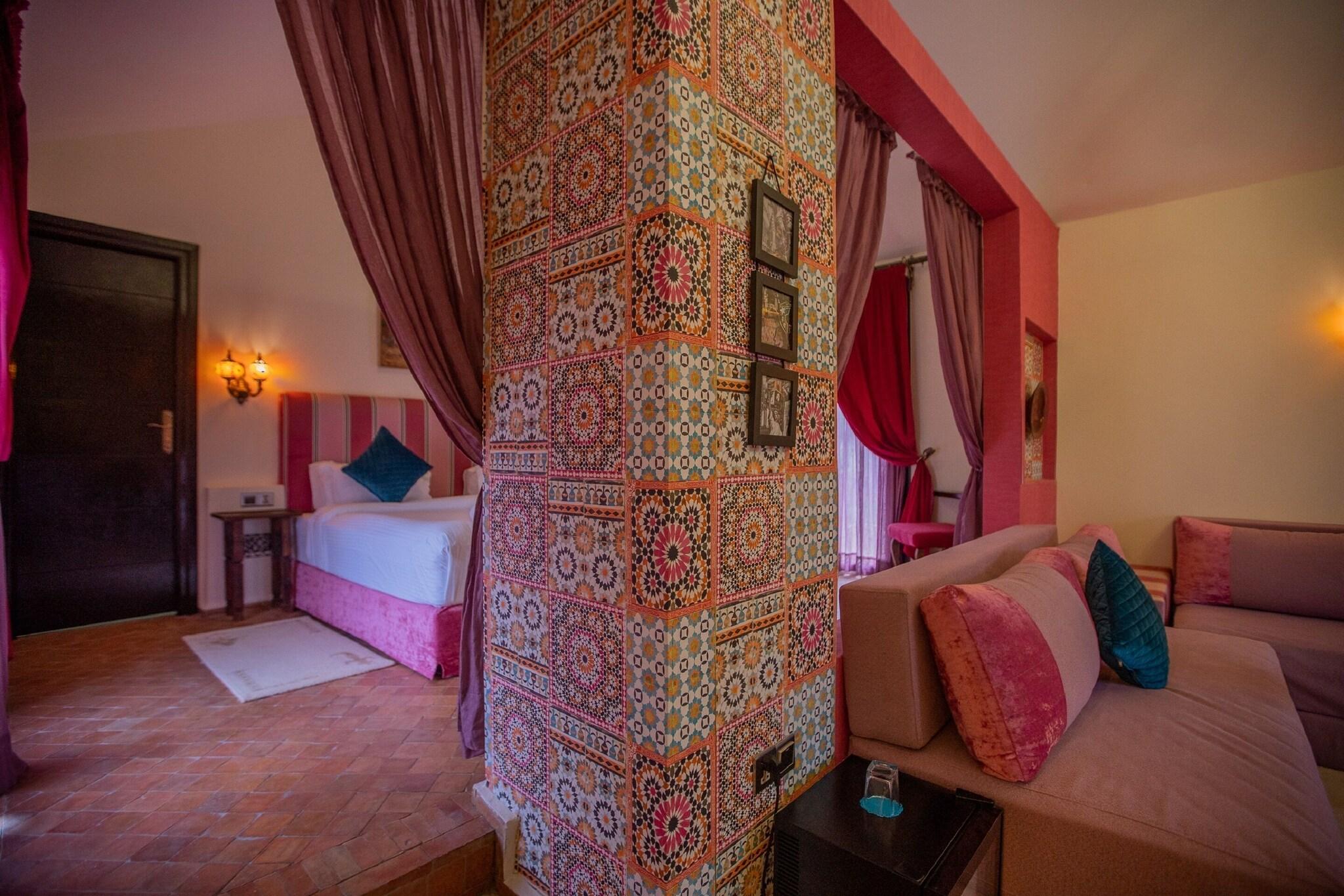 Bungalow King Size Bed