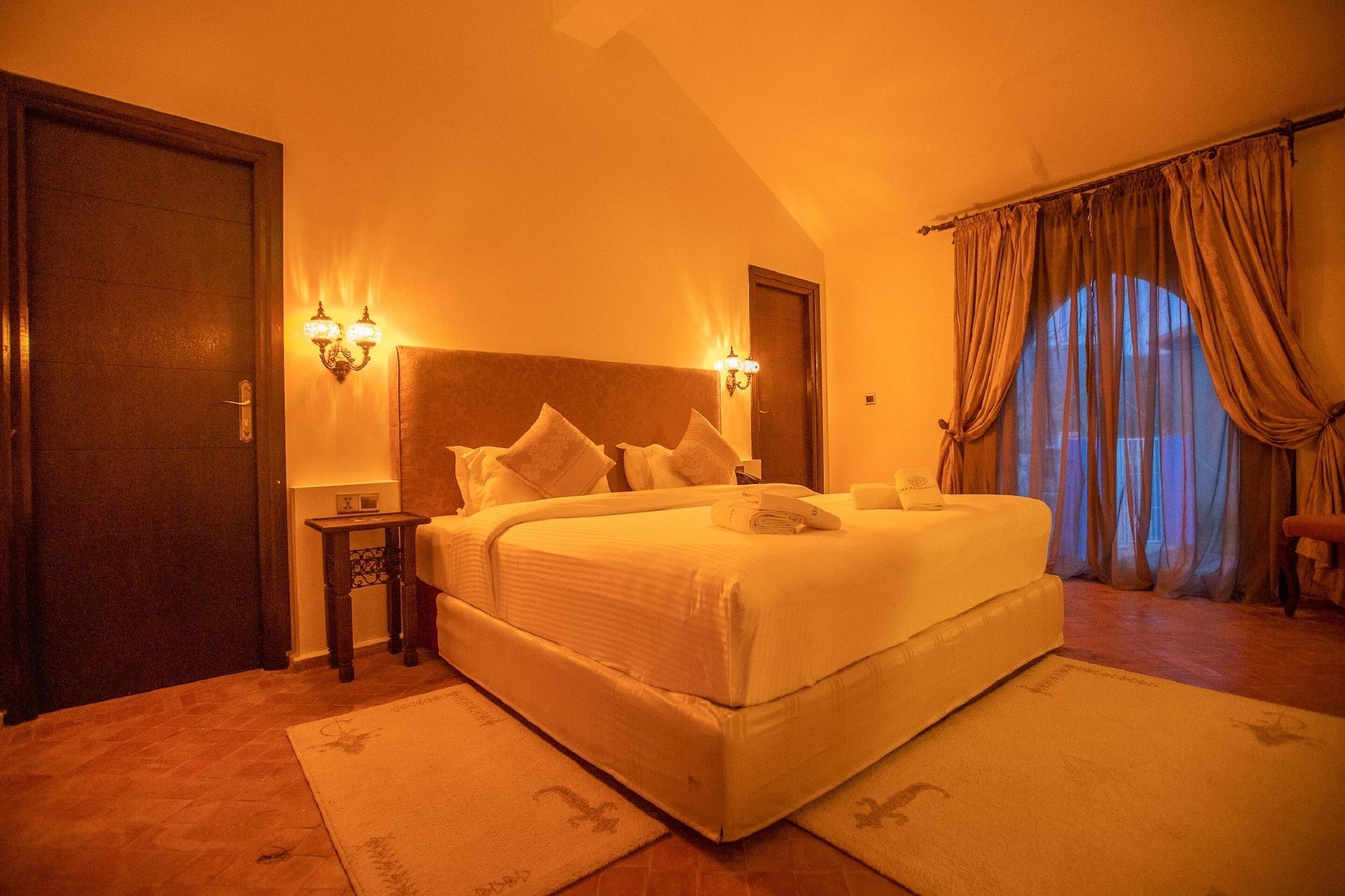 Bungalow King Size Bed