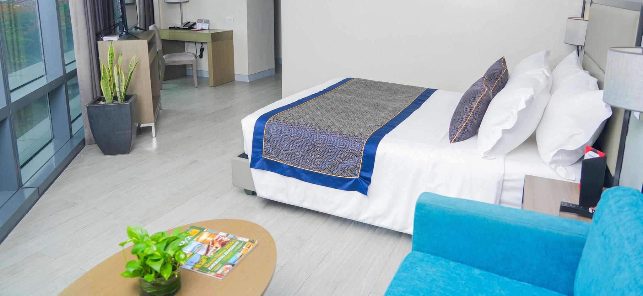 Junior Suite Queen Size Bed