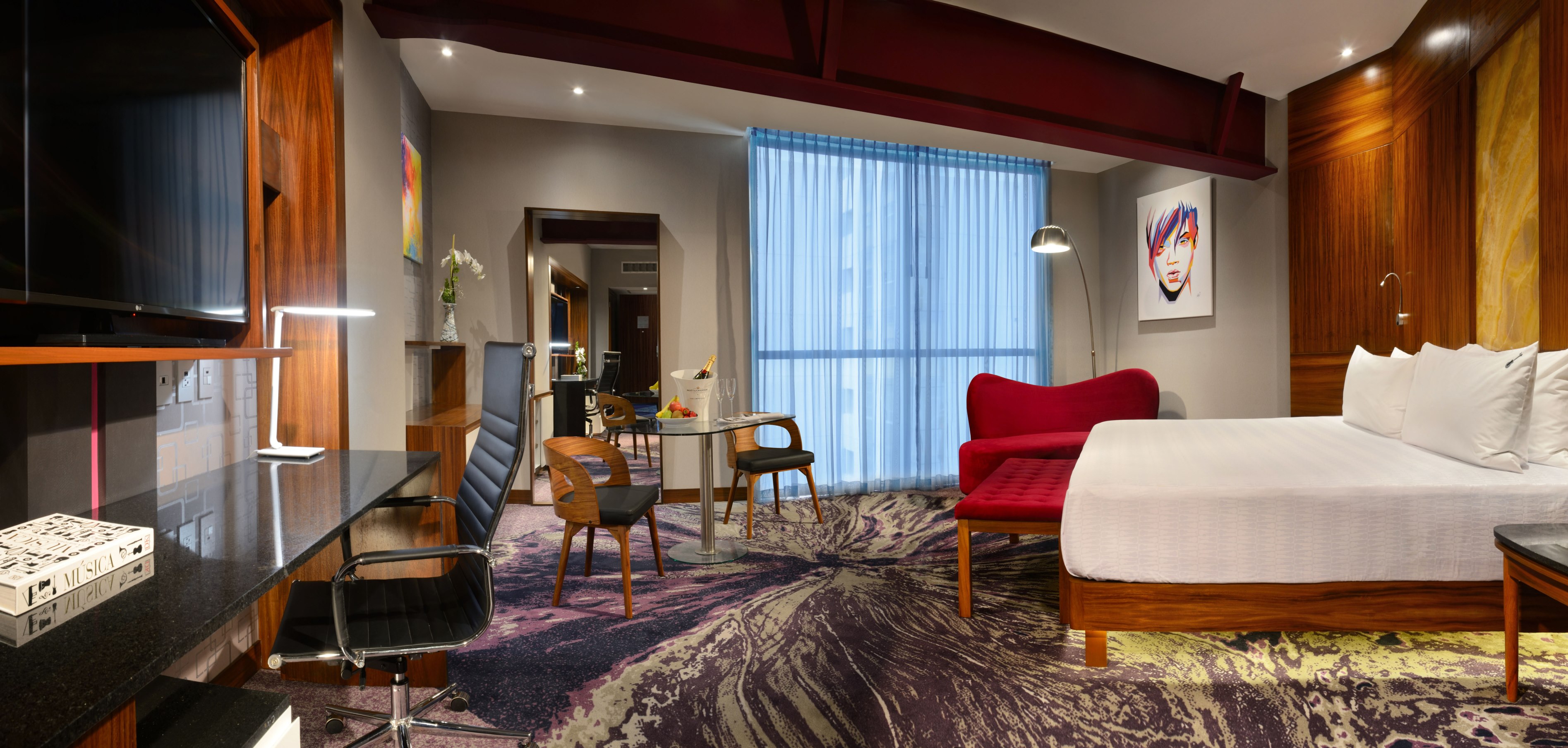 Single Deluxe King Bed