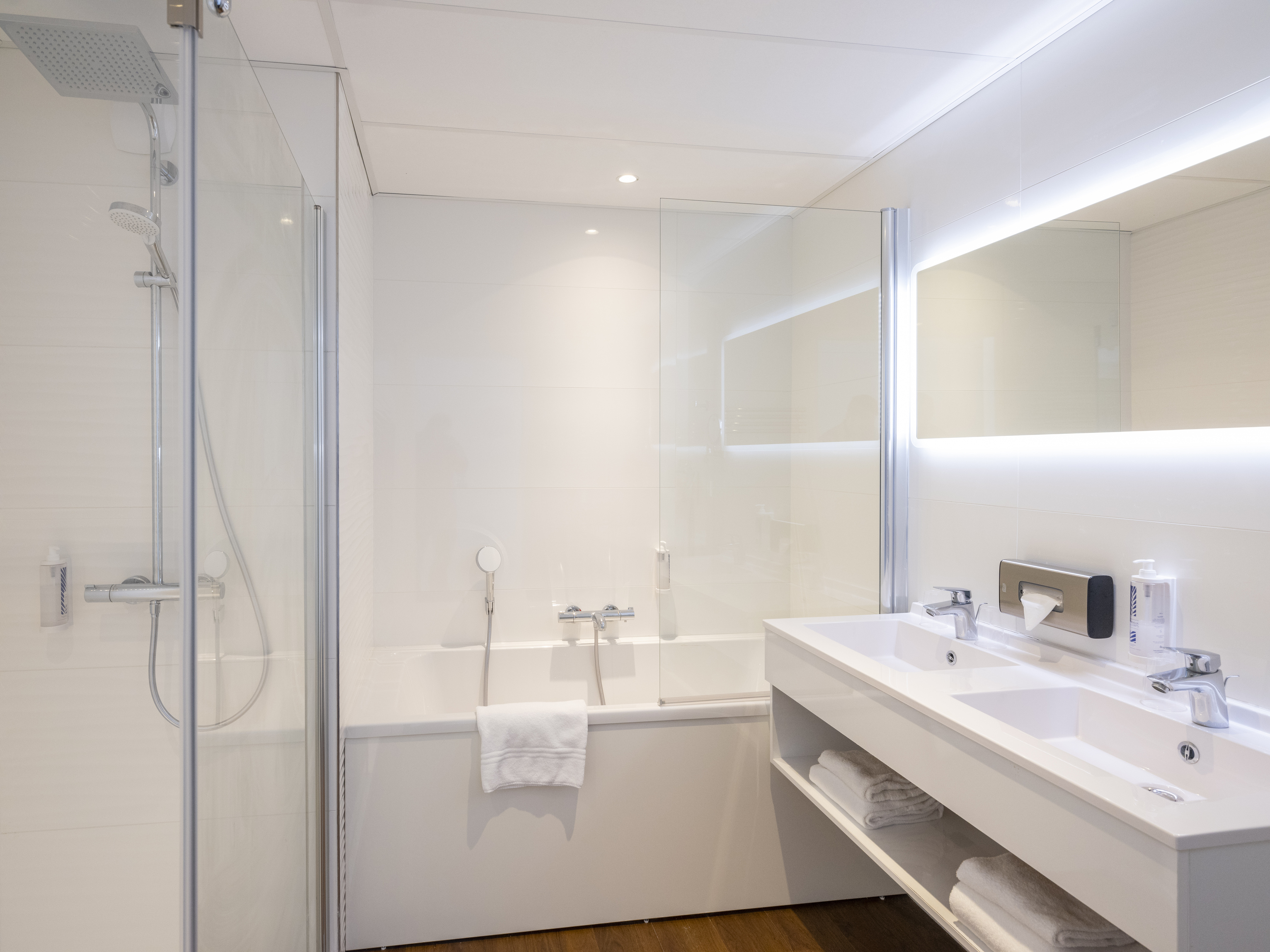 Suite Capacity 4 One Bedroom