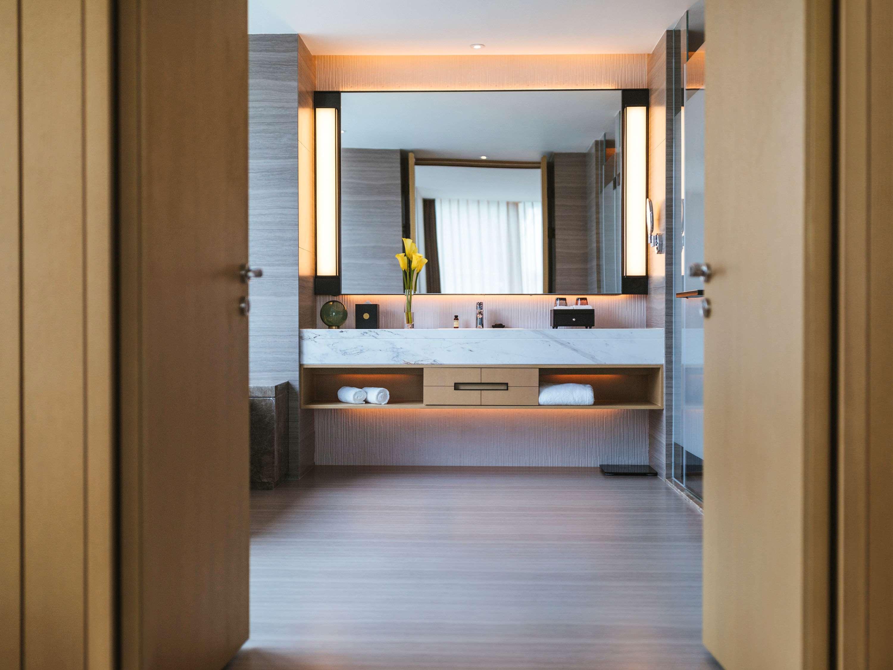 Suite Deluxe King Bed