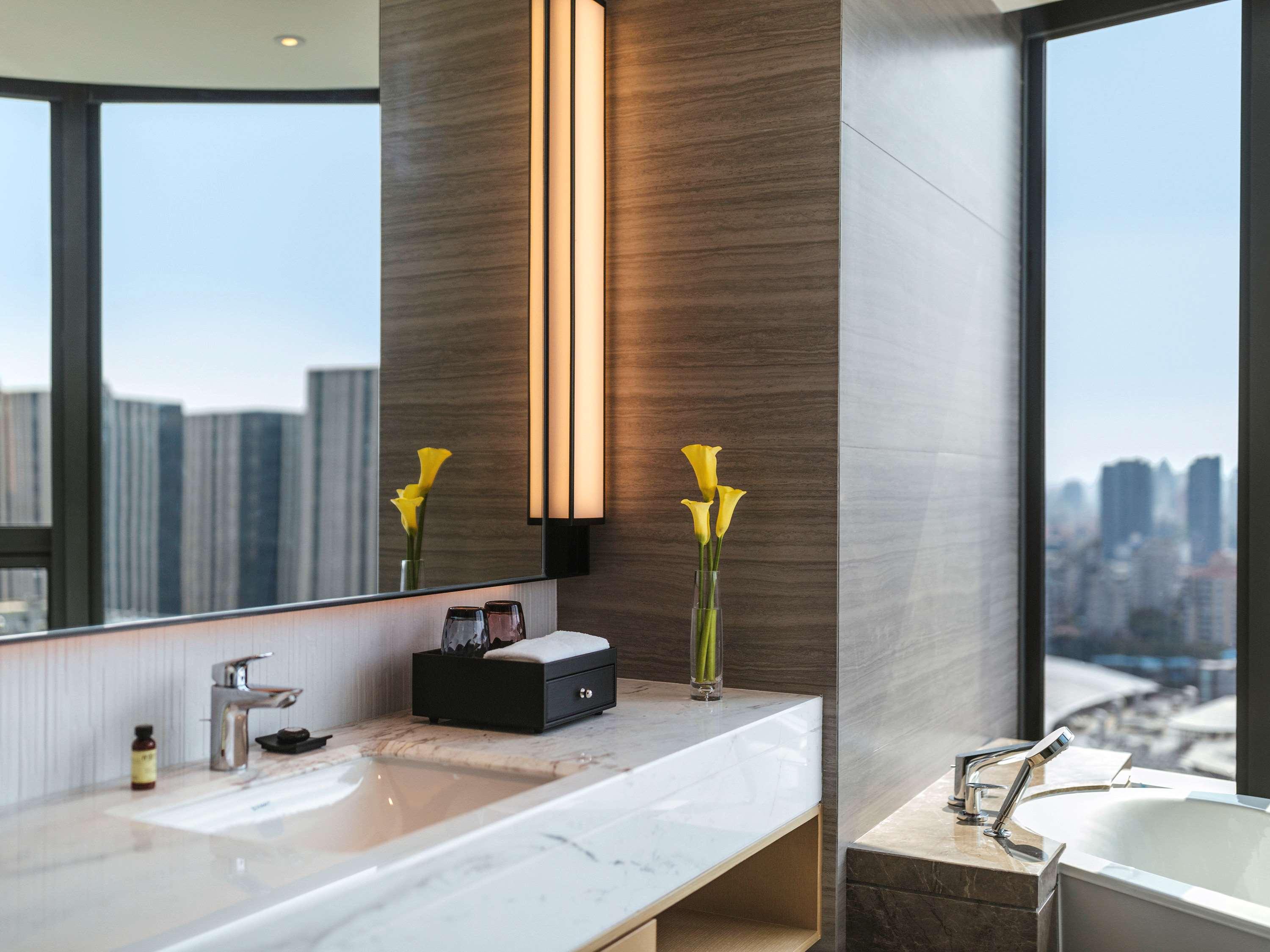 Double Deluxe City View King Bed