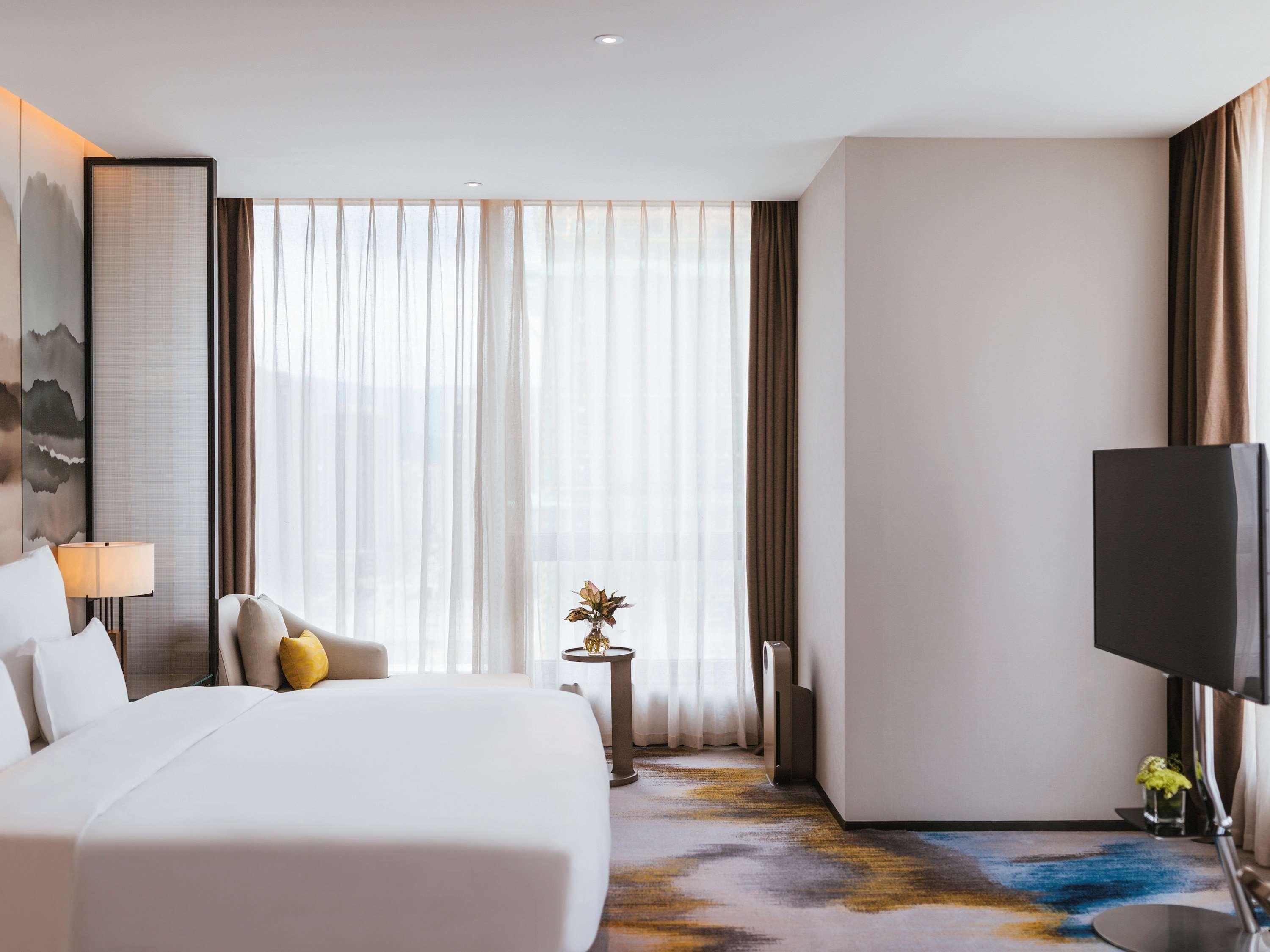 Suite Deluxe King Bed