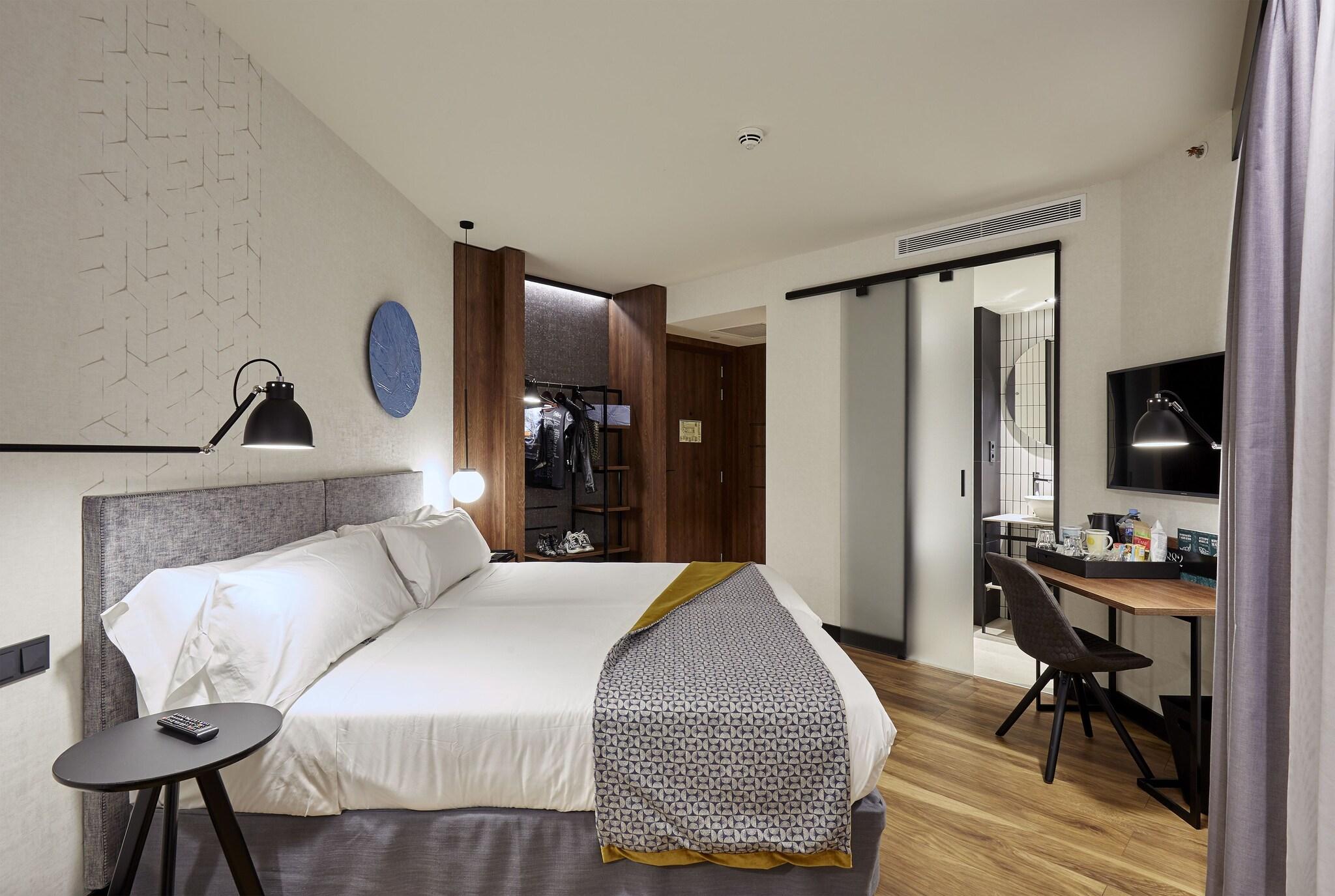 Double Superior King Bed