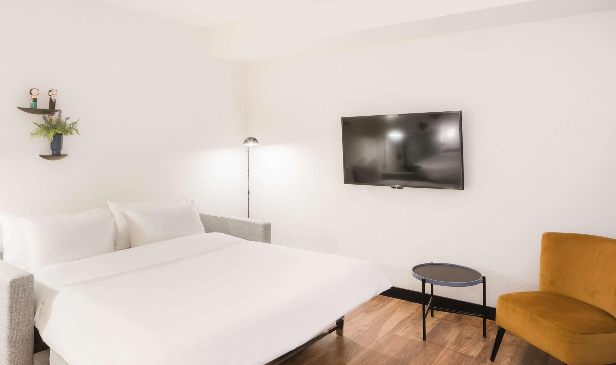 Family Room King Size Bed