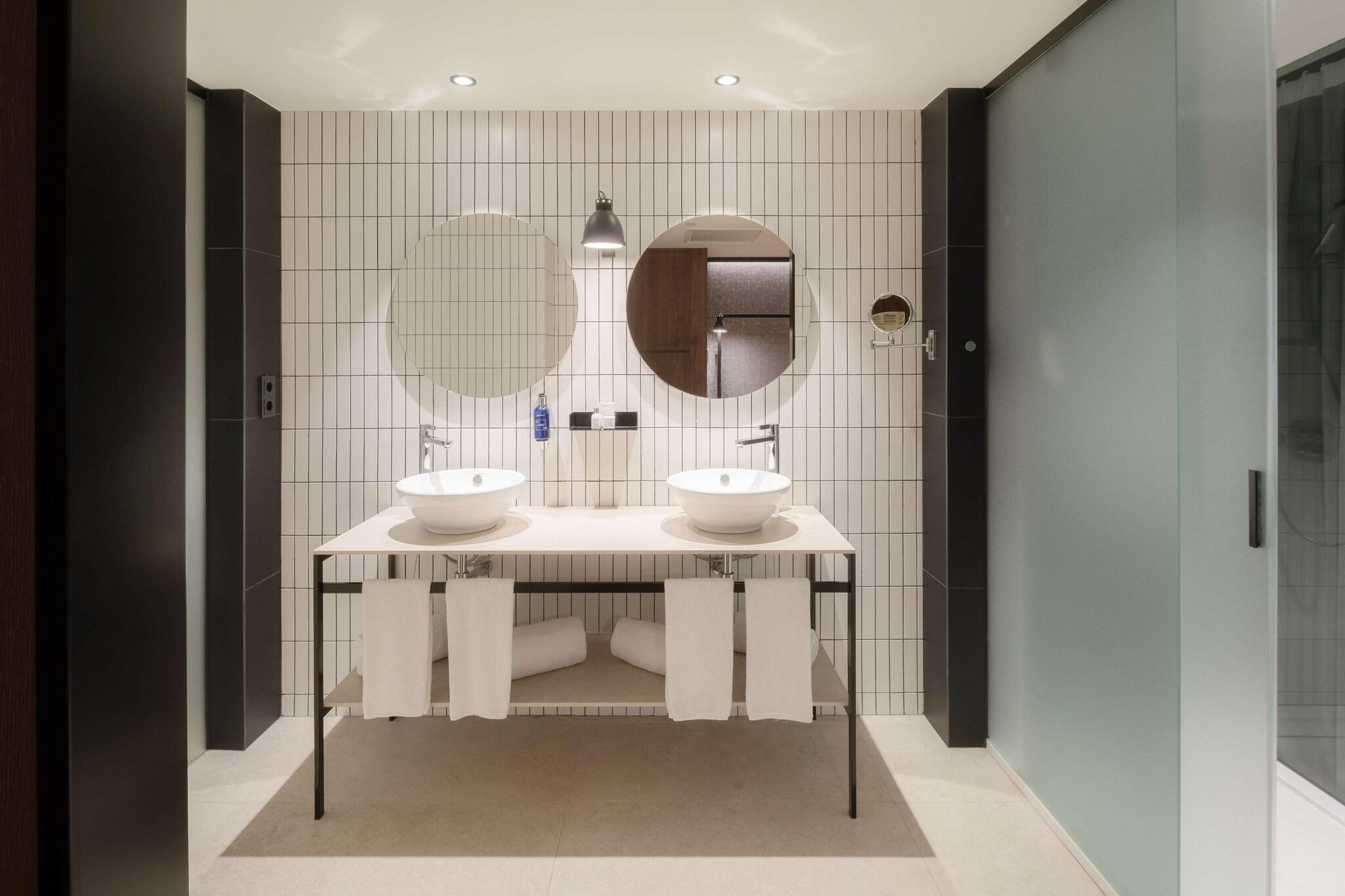 Family Room King Size Bed