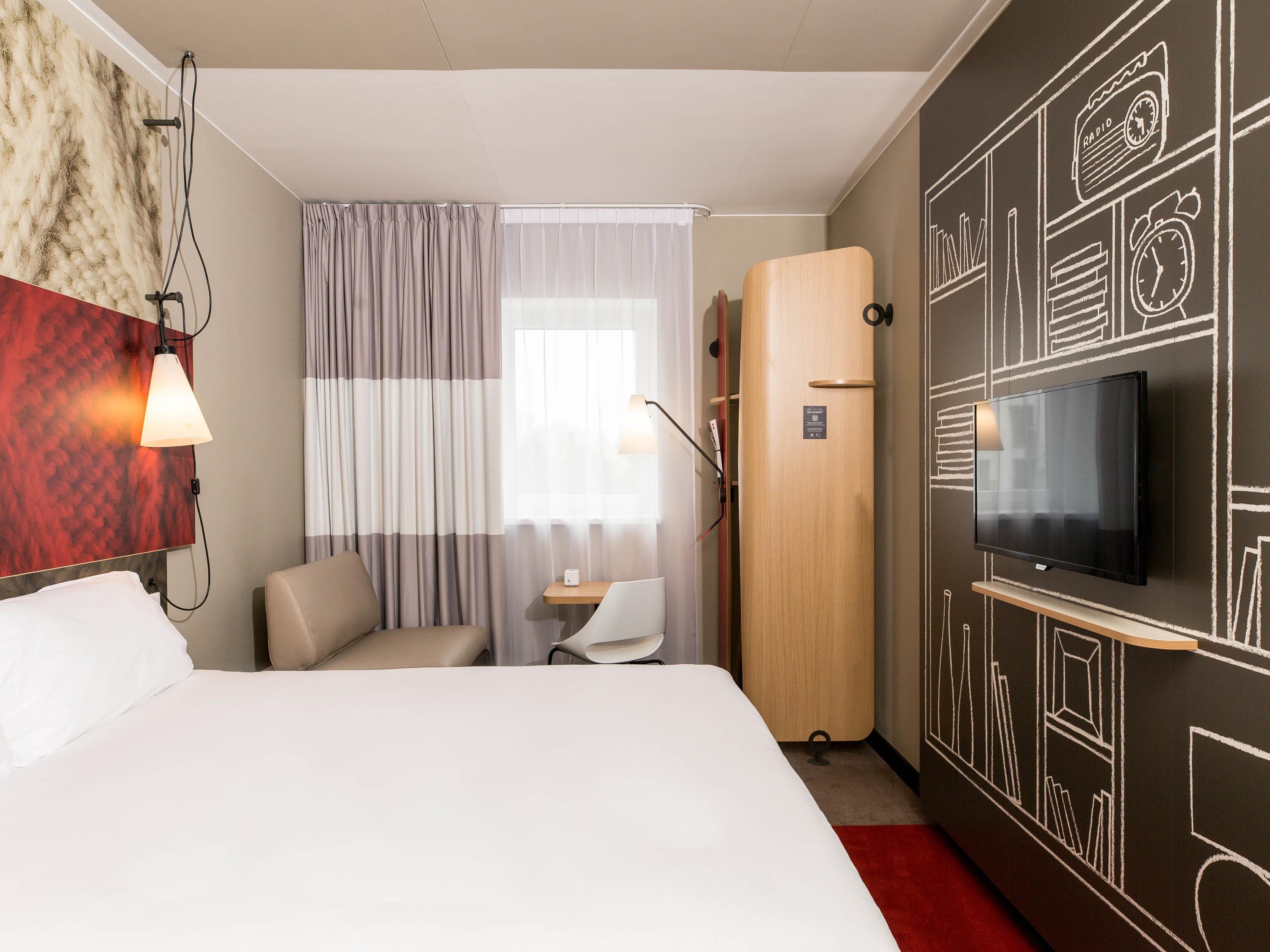 Double Queen Size Bed