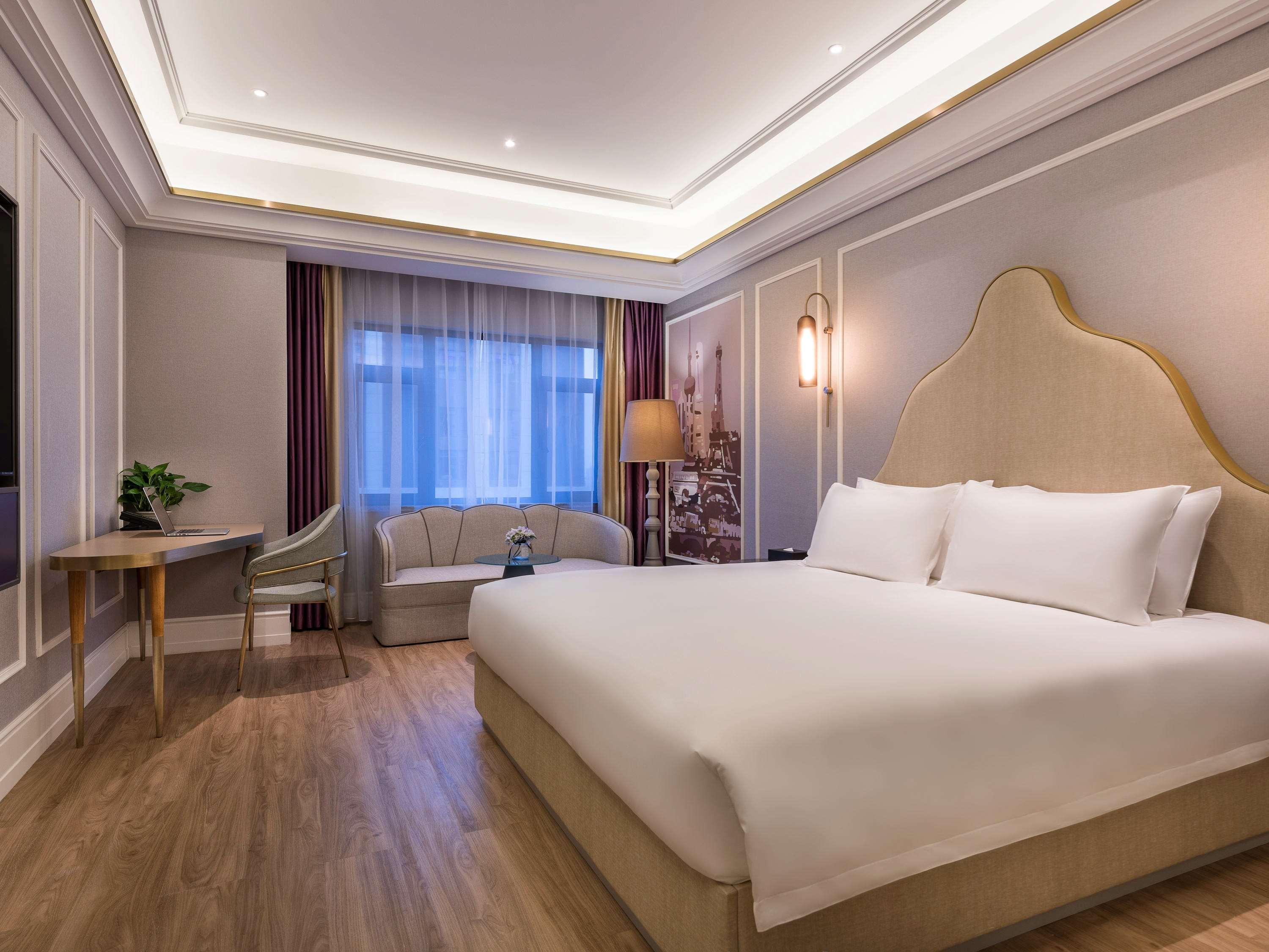 Double Deluxe King Bed