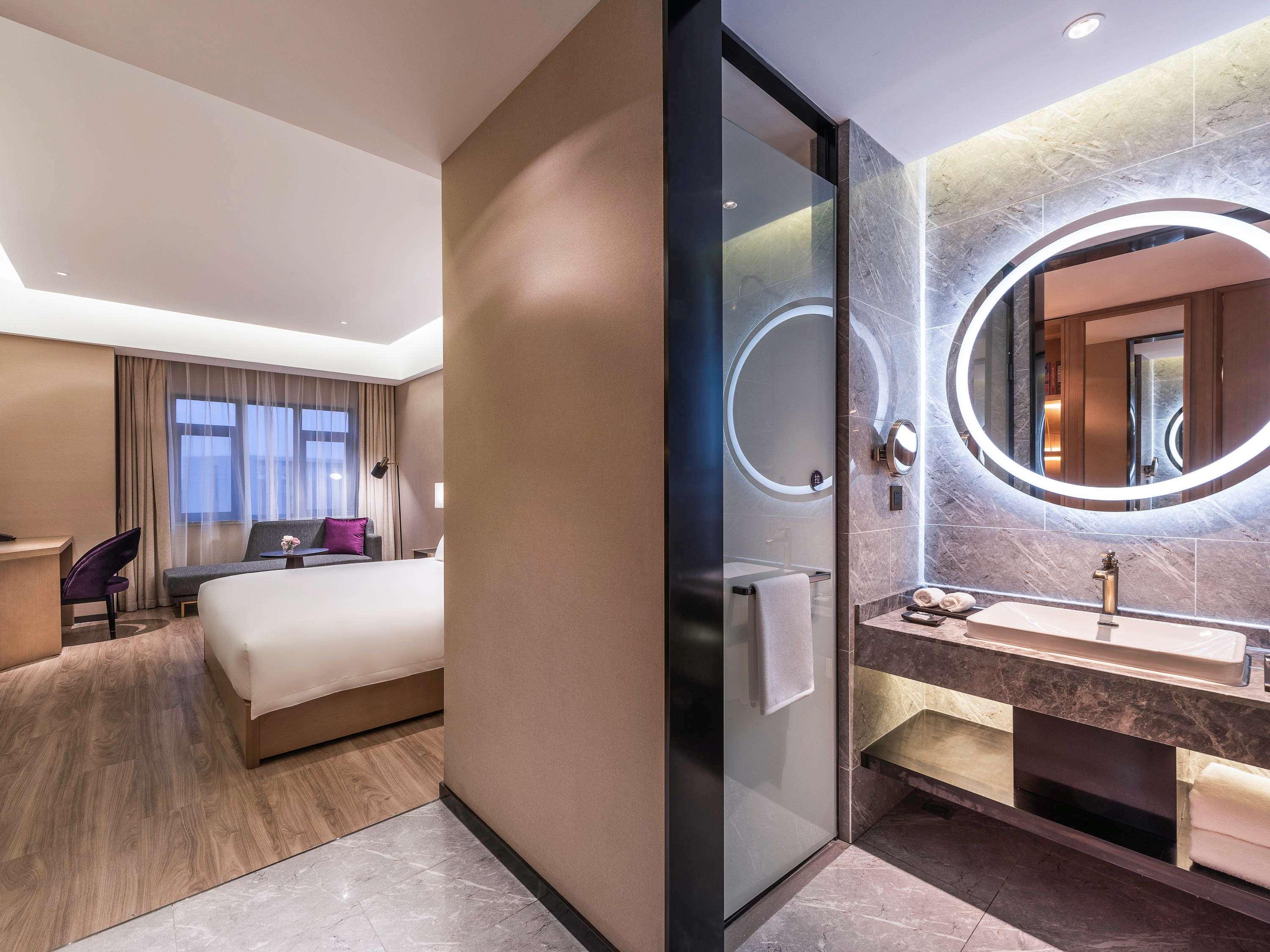 Double Deluxe King Bed