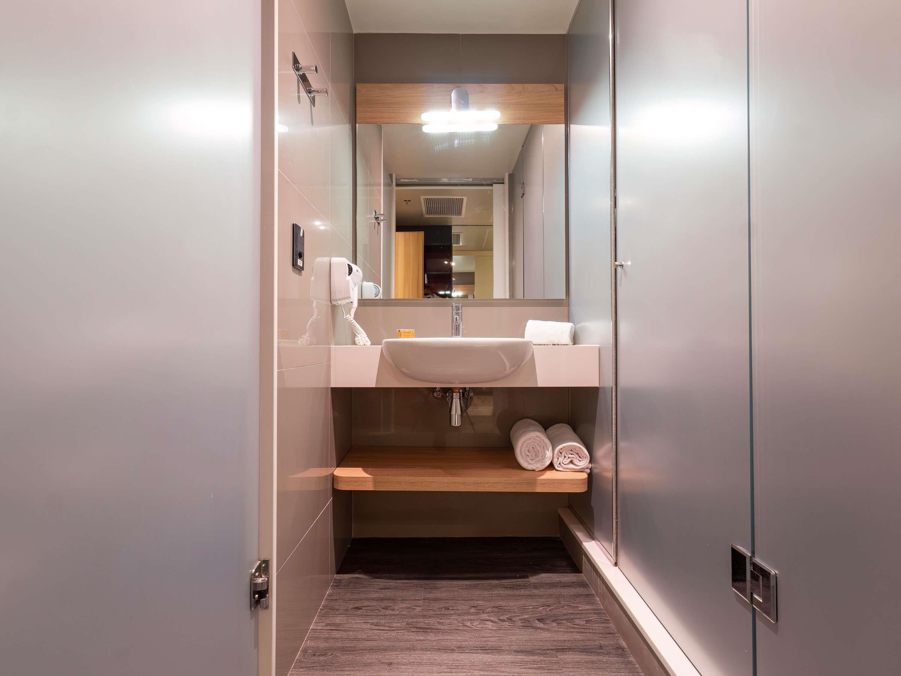 Double Queen Size Bed