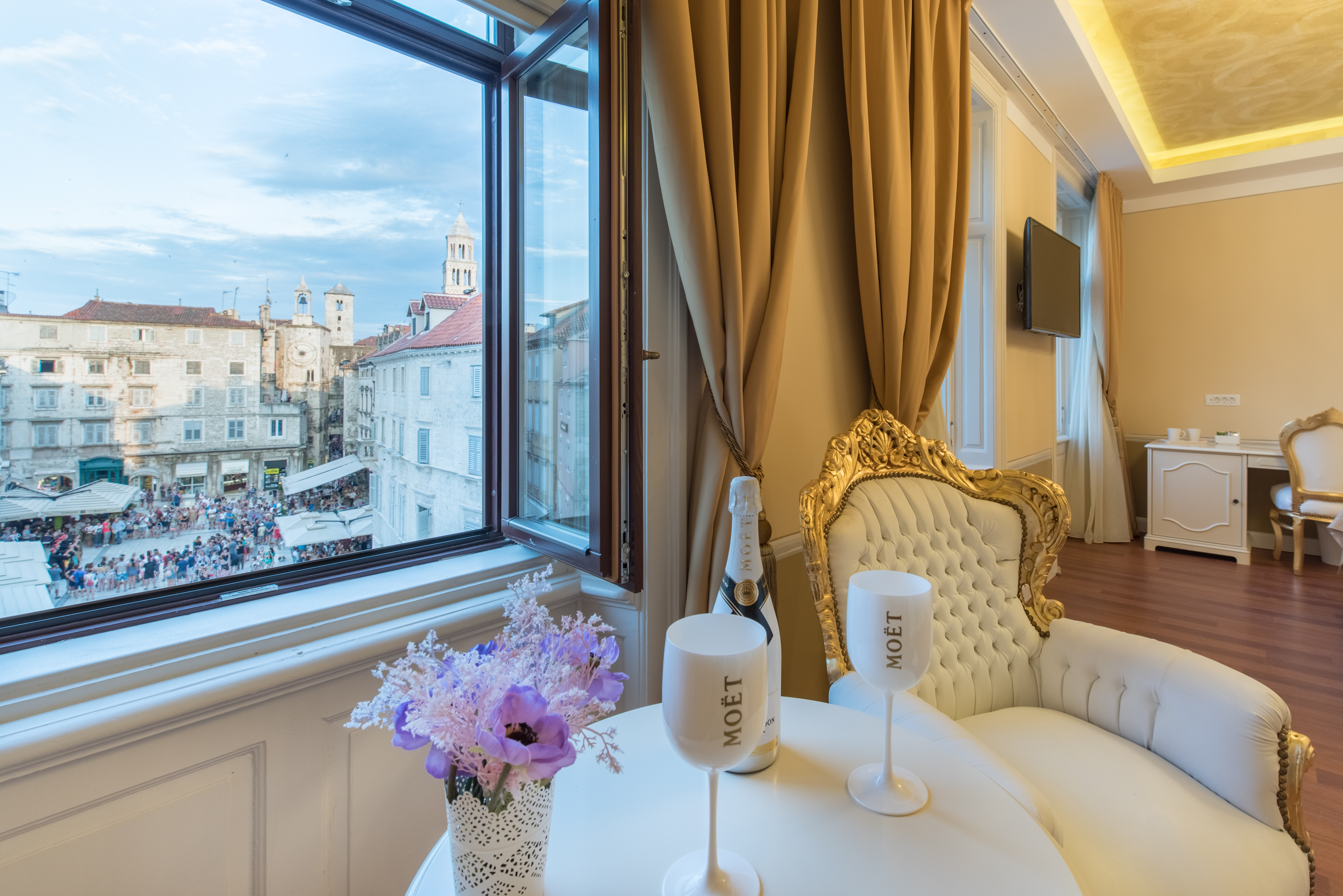 Double Luxury City View