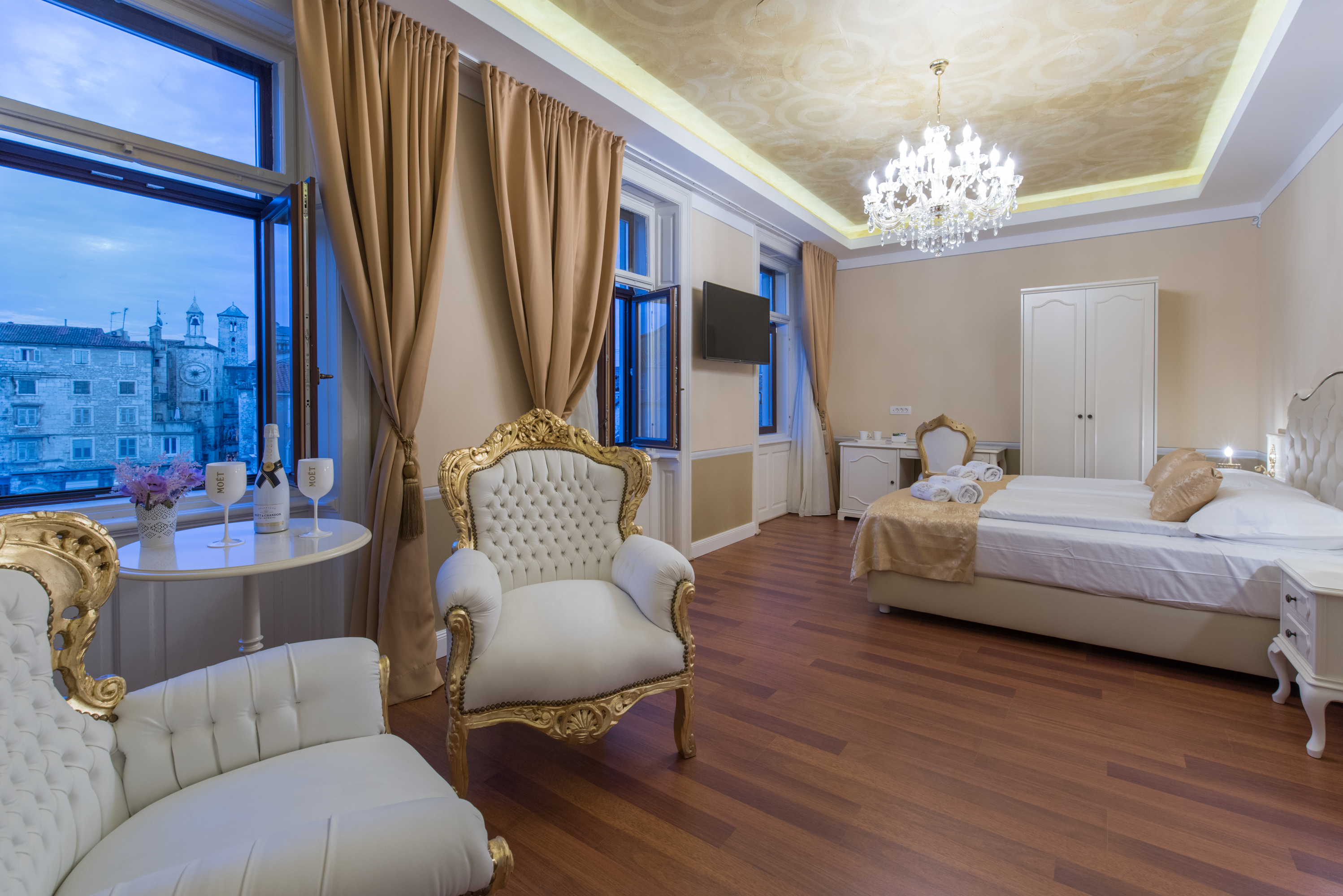 Double Luxury City View